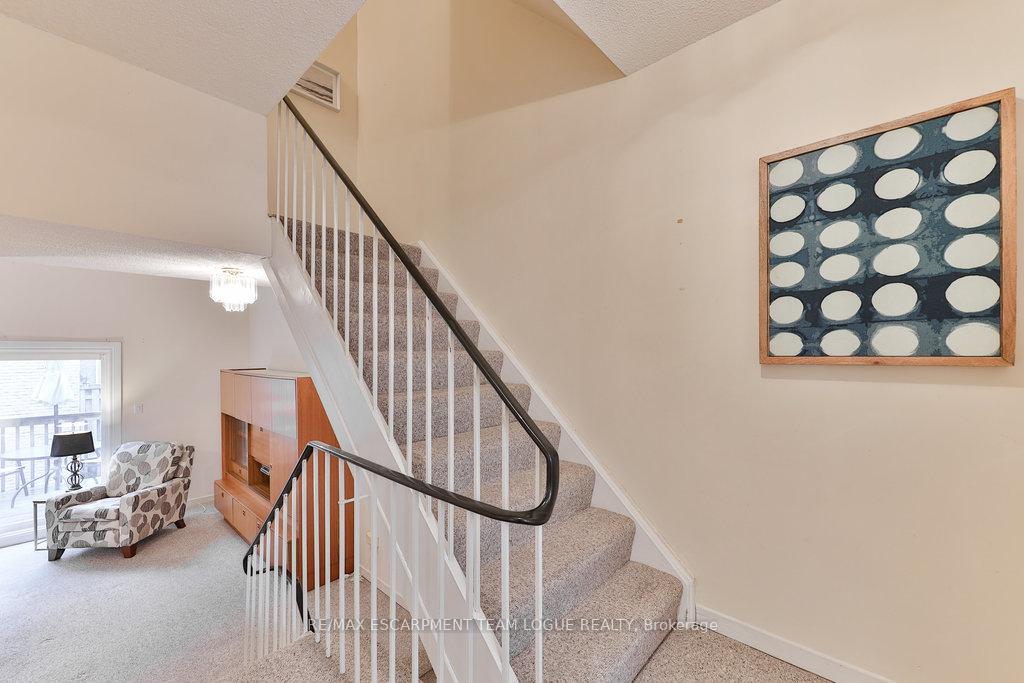 3 Bedrooms Condo at 2278 Marine,  Oakville For sale