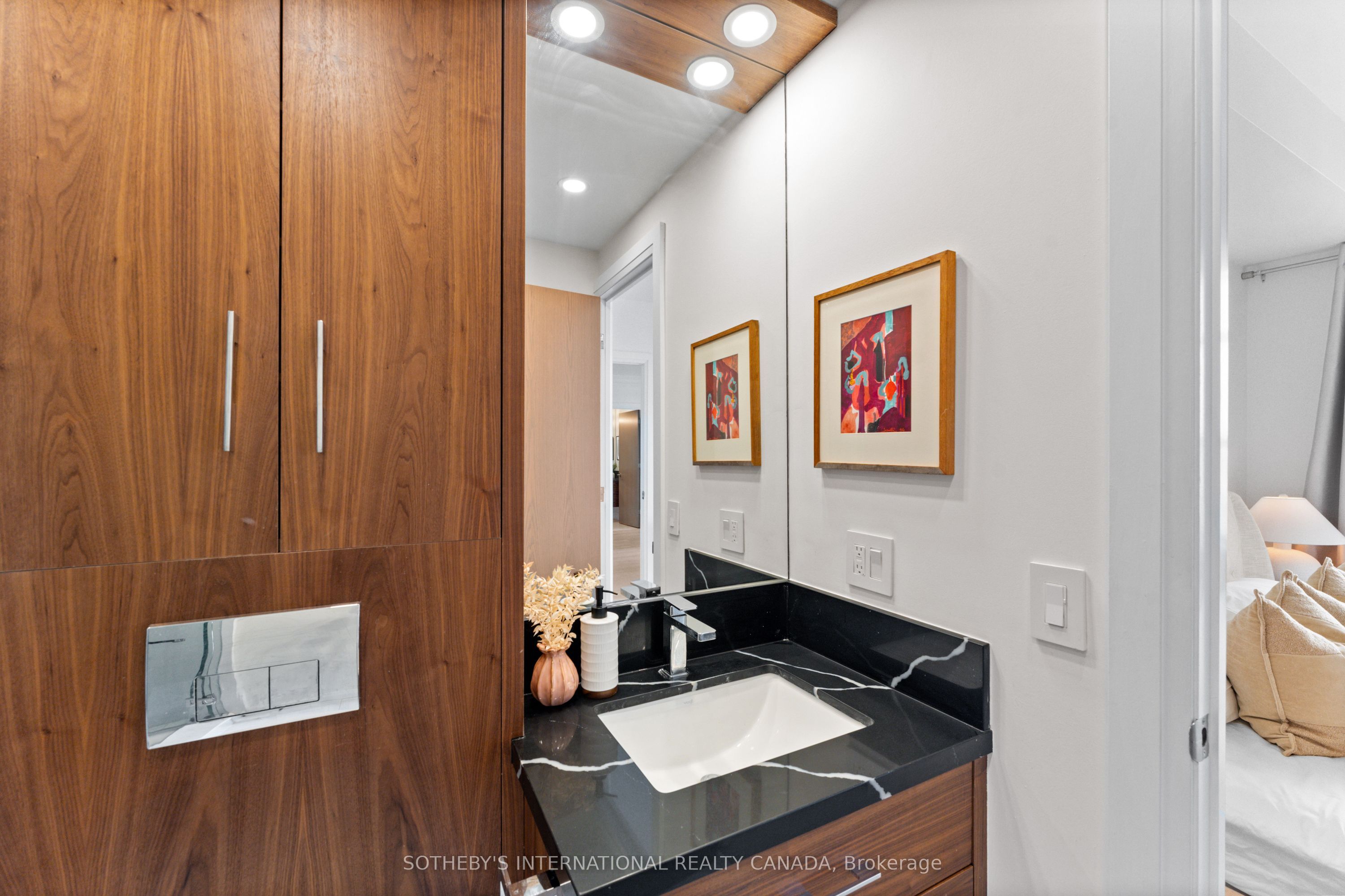 438 Richmond Street W, #1406