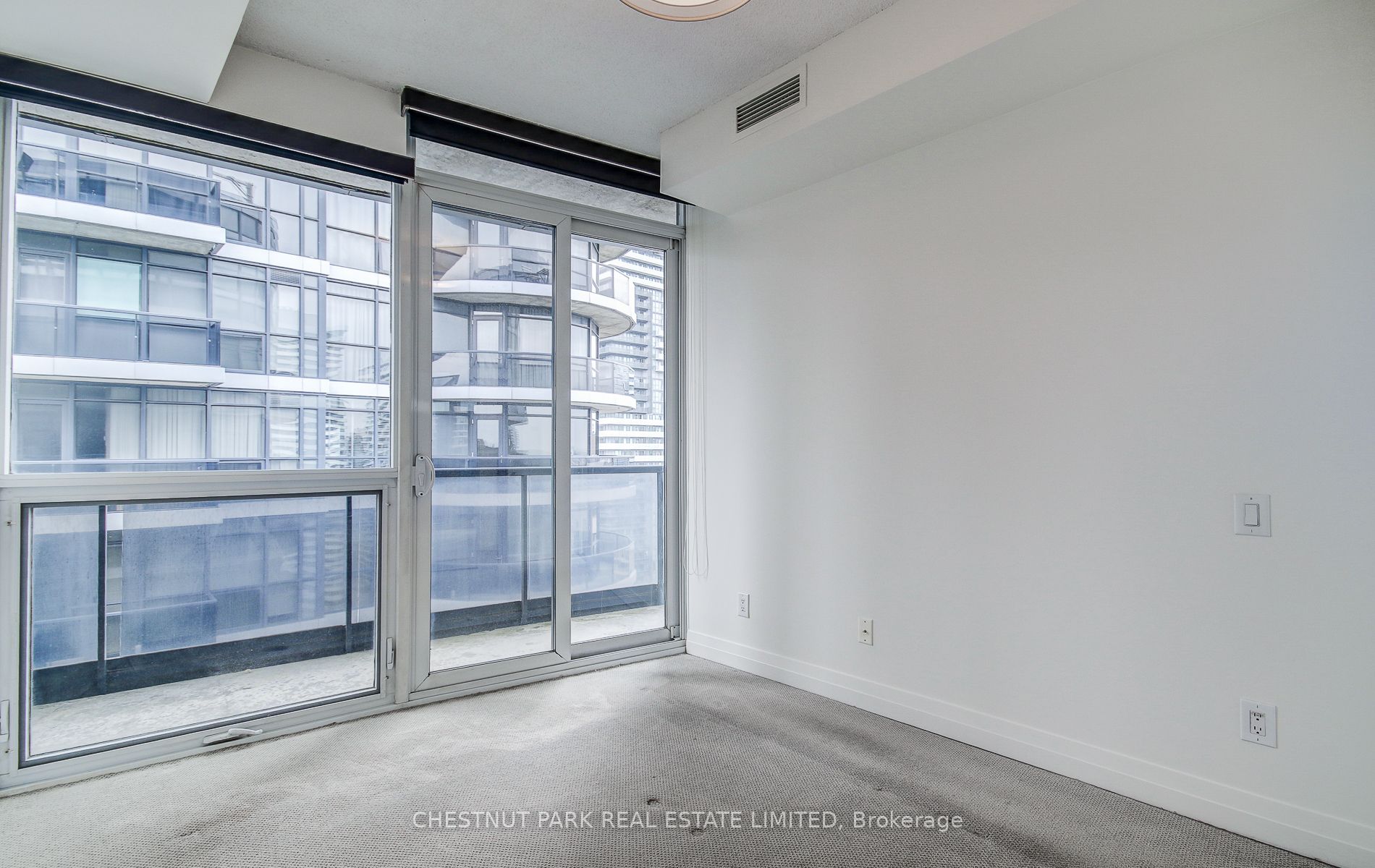 25 Carlton Street, #3205