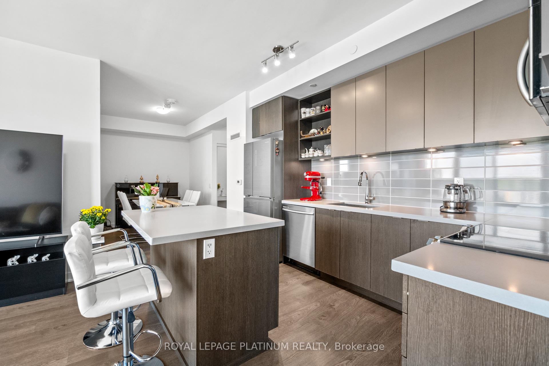 3 Bedrooms Condo at 4699 Glen Erin, Mississauga For sale