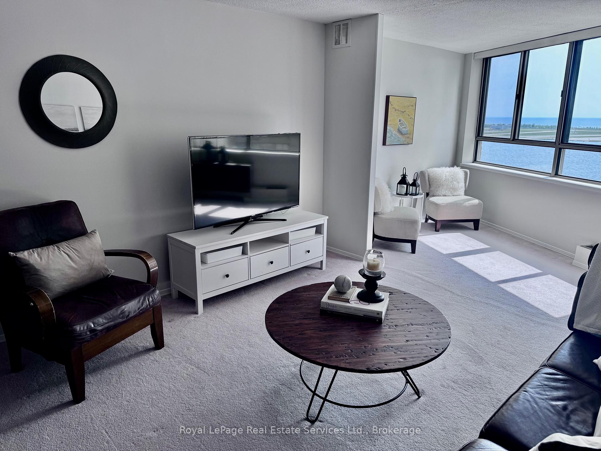 2 Bedrooms Condo at 260 Queens, Toronto For sale