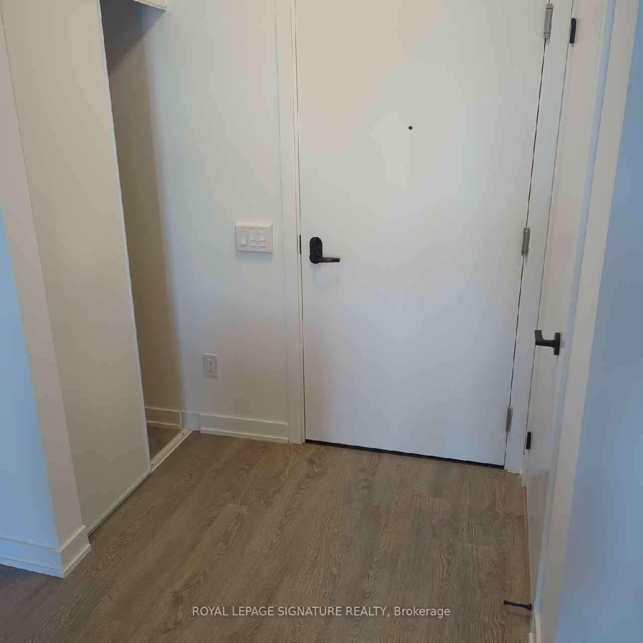 215 Lakeshore Road W, #334