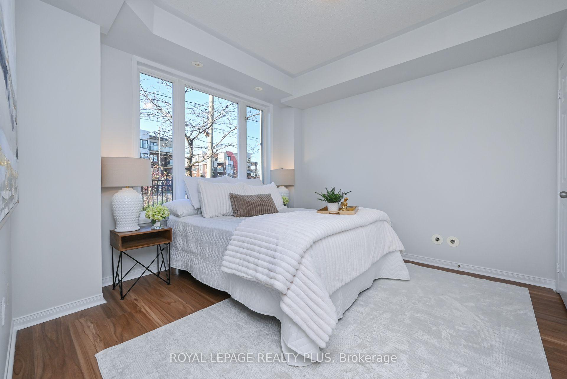 1 Bedroom Condo at 3056 Eglinton, Mississauga For sale