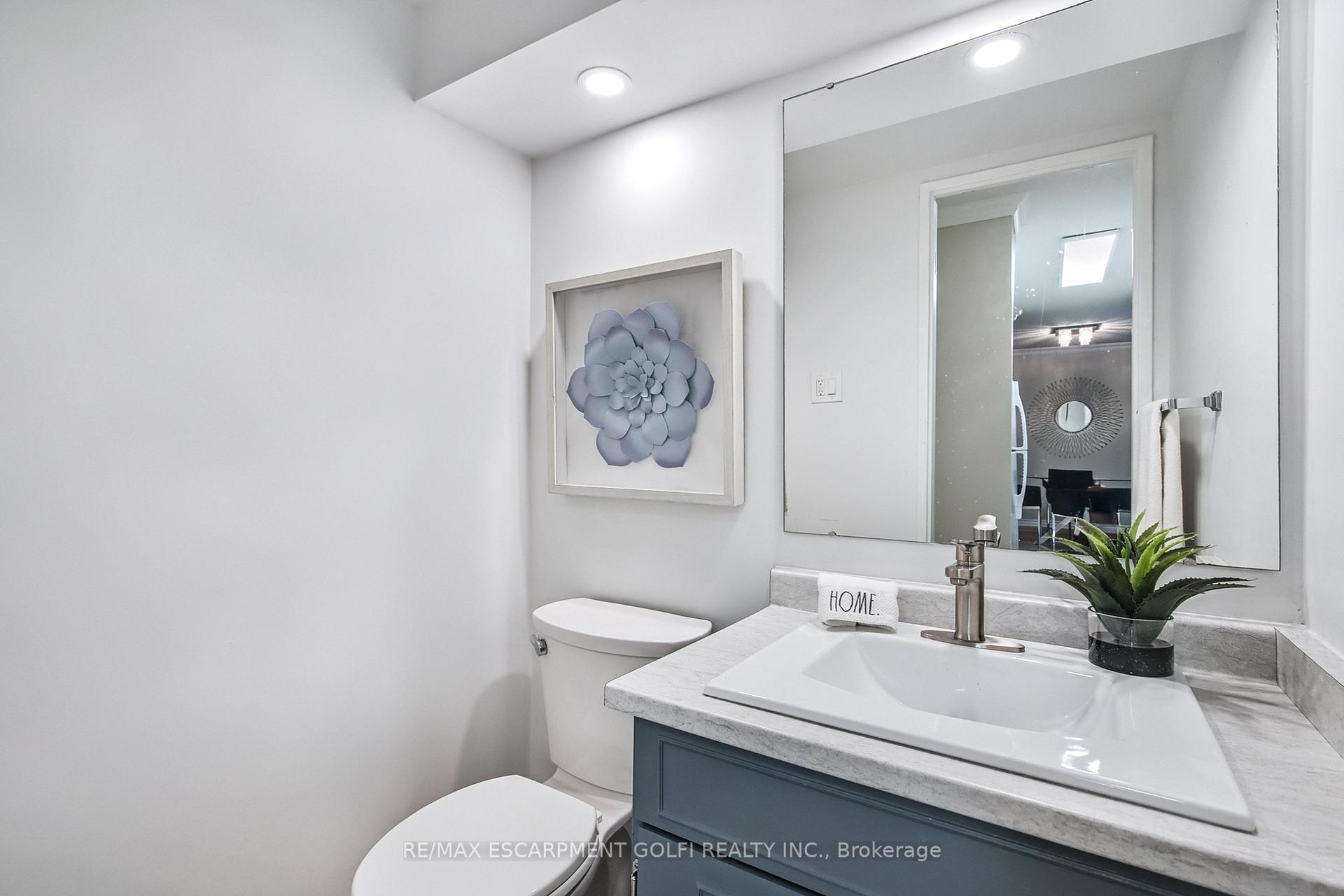 2 Bedrooms Condo at 222 Jackson,  Hamilton For sale