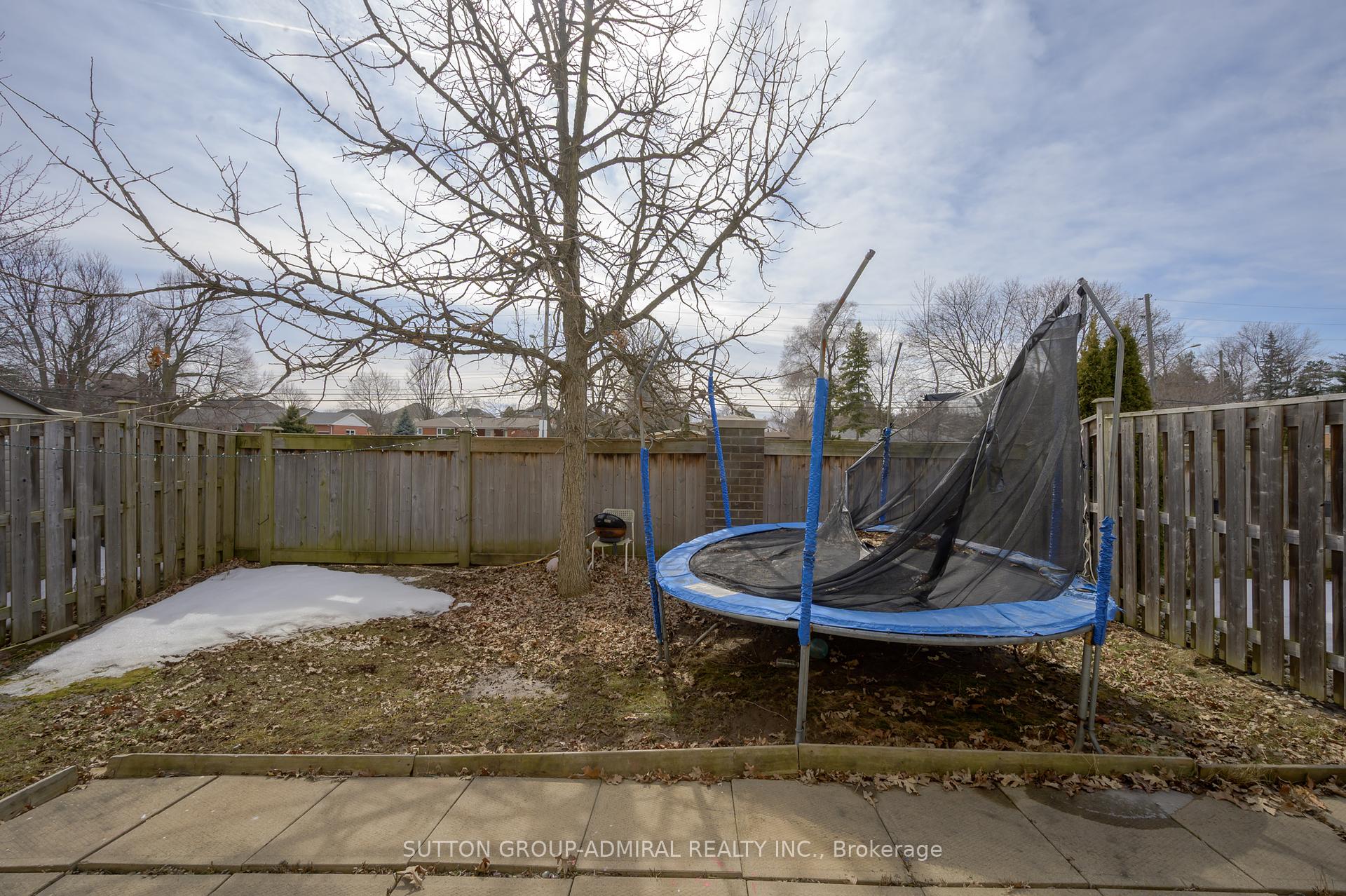 4 Bedrooms Condo at 6 Atessa,  Hamilton For sale