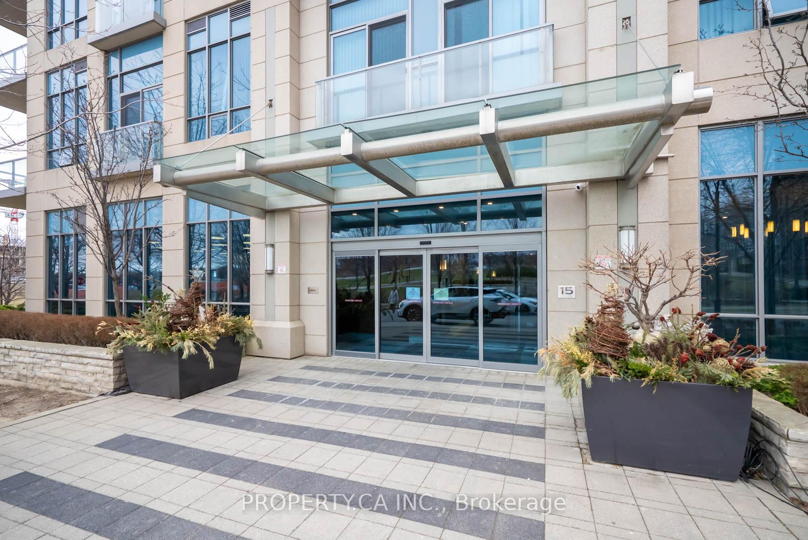 2 Bedrooms Condo at 15 Viking, Toronto For sale