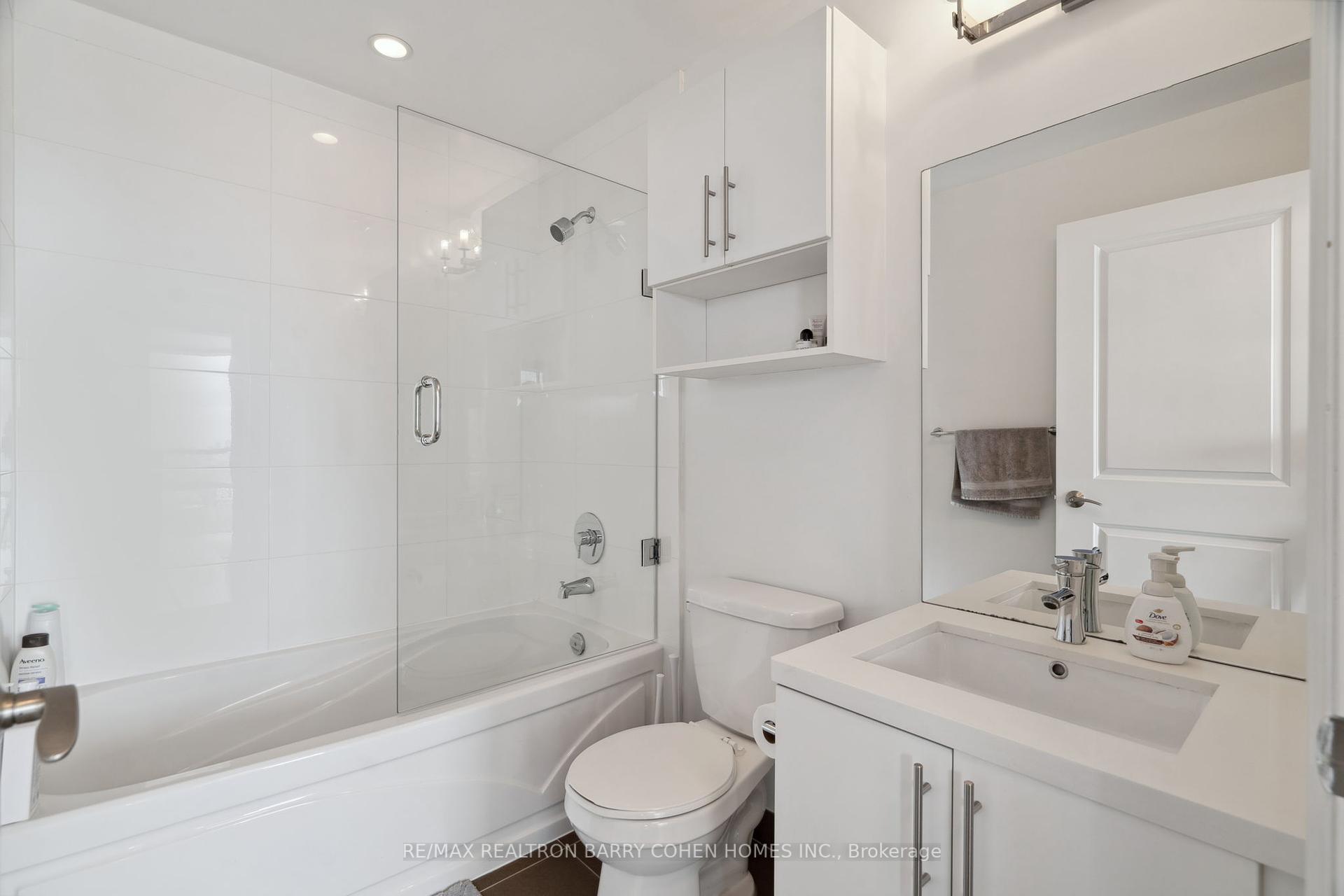 2 Bedrooms Condo at 500 St Clair, Toronto For sale