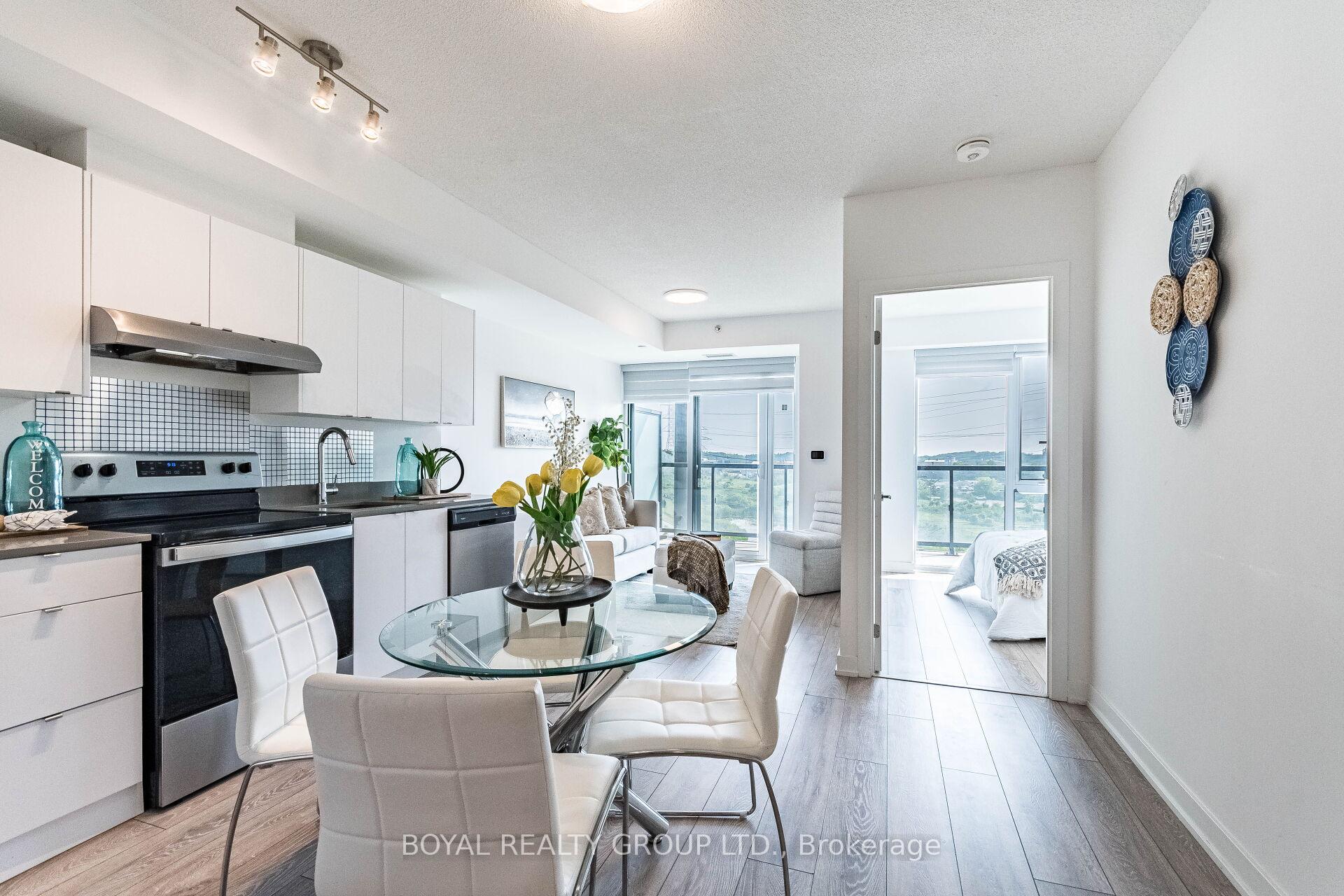 2 Bedrooms Condo at 3200 Dakota Common, Burlington For sale