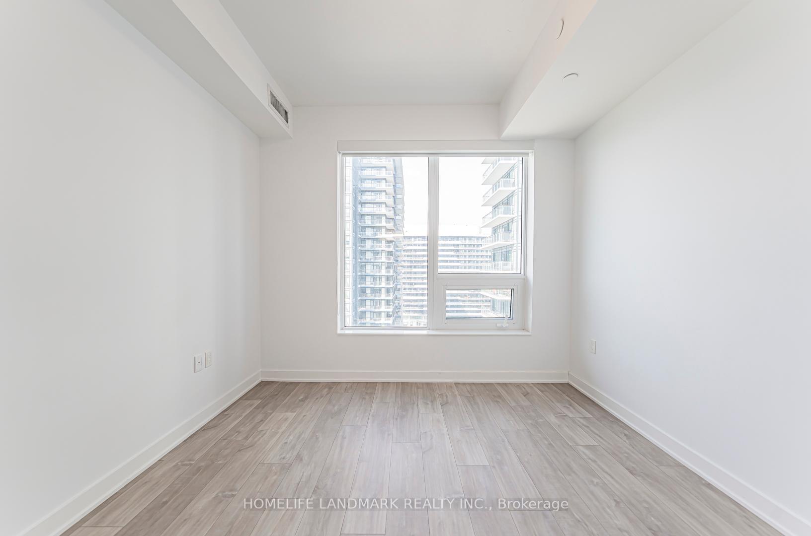 3 Bedrooms Condo at 4675 Metcalfe, Mississauga For sale
