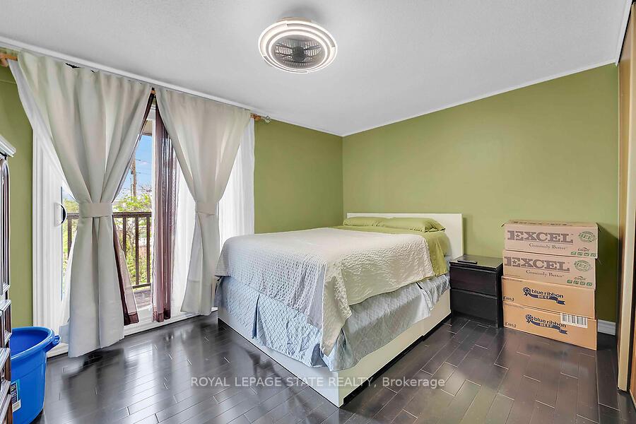 3 Bedrooms Condo at 977 Francis,  Burlington For sale