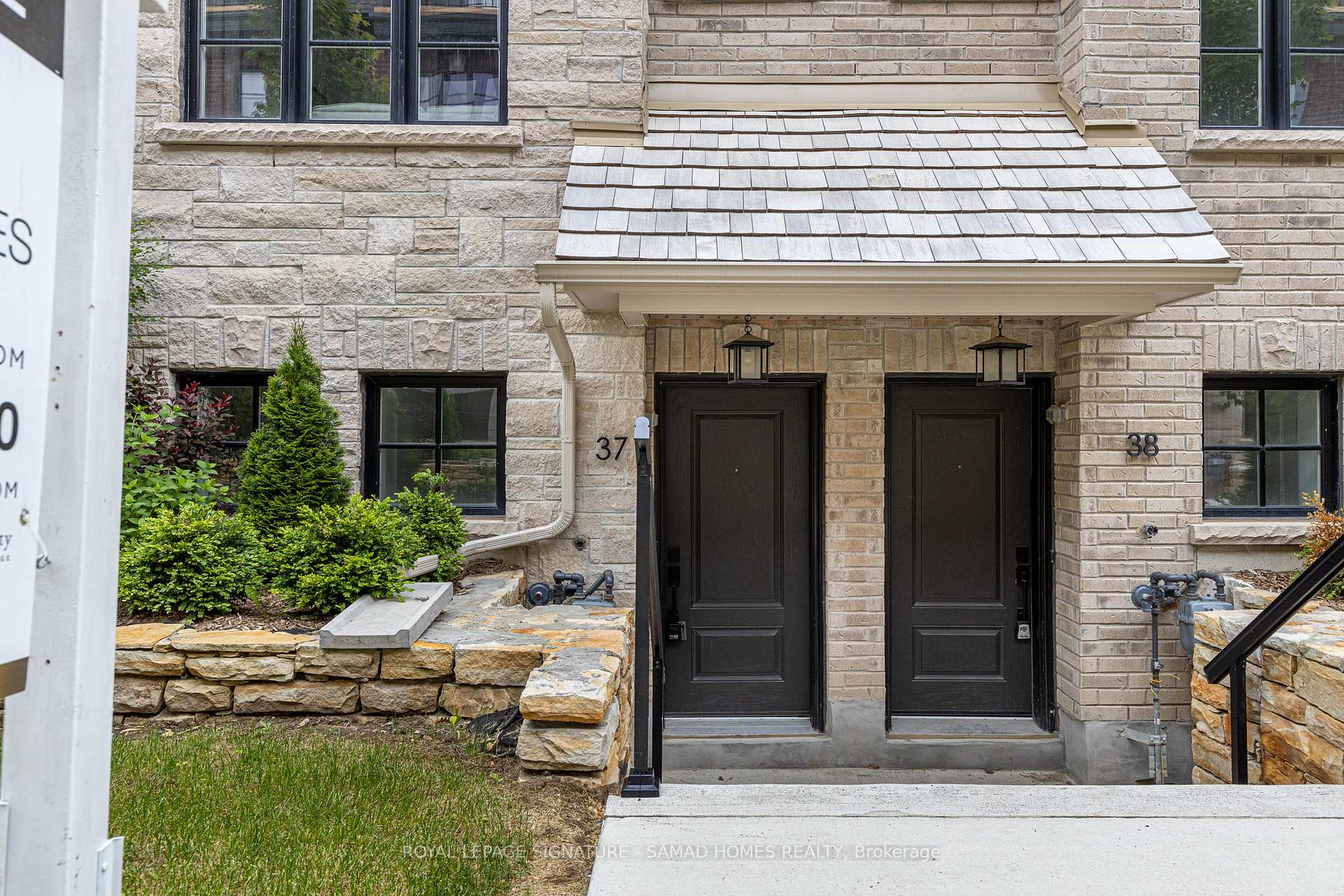 3 Bedrooms Condo at 26 Lunar, Mississauga For sale