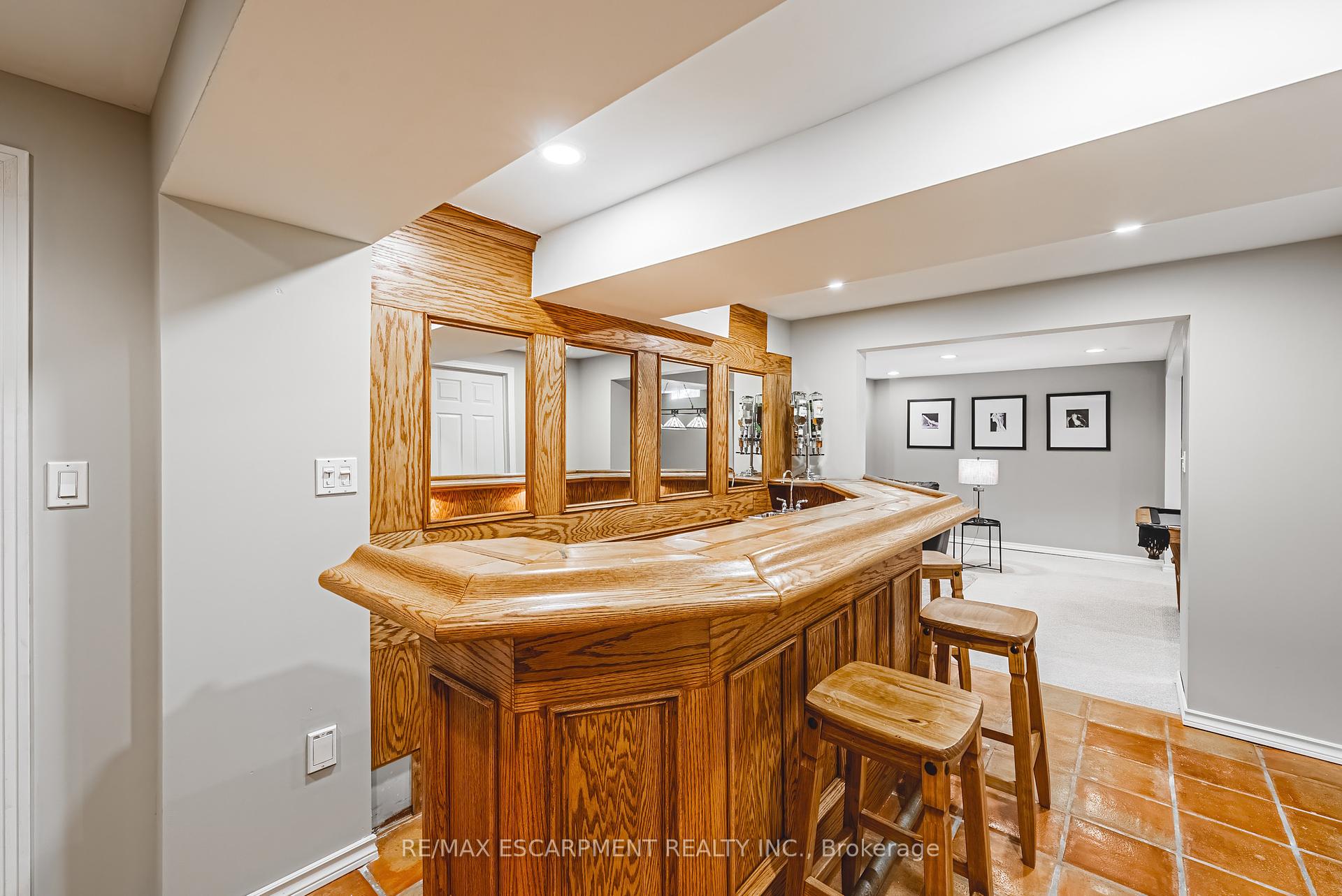 3 Bedrooms Condo at 3333 New,  Burlington For sale
