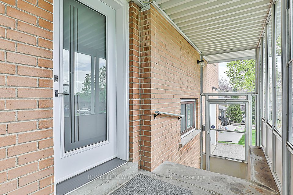 20 Ladywood Drive, Toronto, ON M3A 2N2