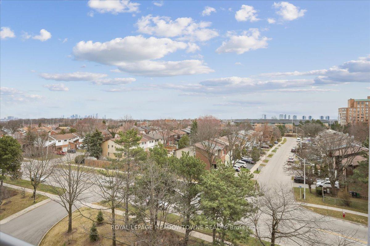 2 Bedrooms Condo at 2665 Windwood, Mississauga For sale