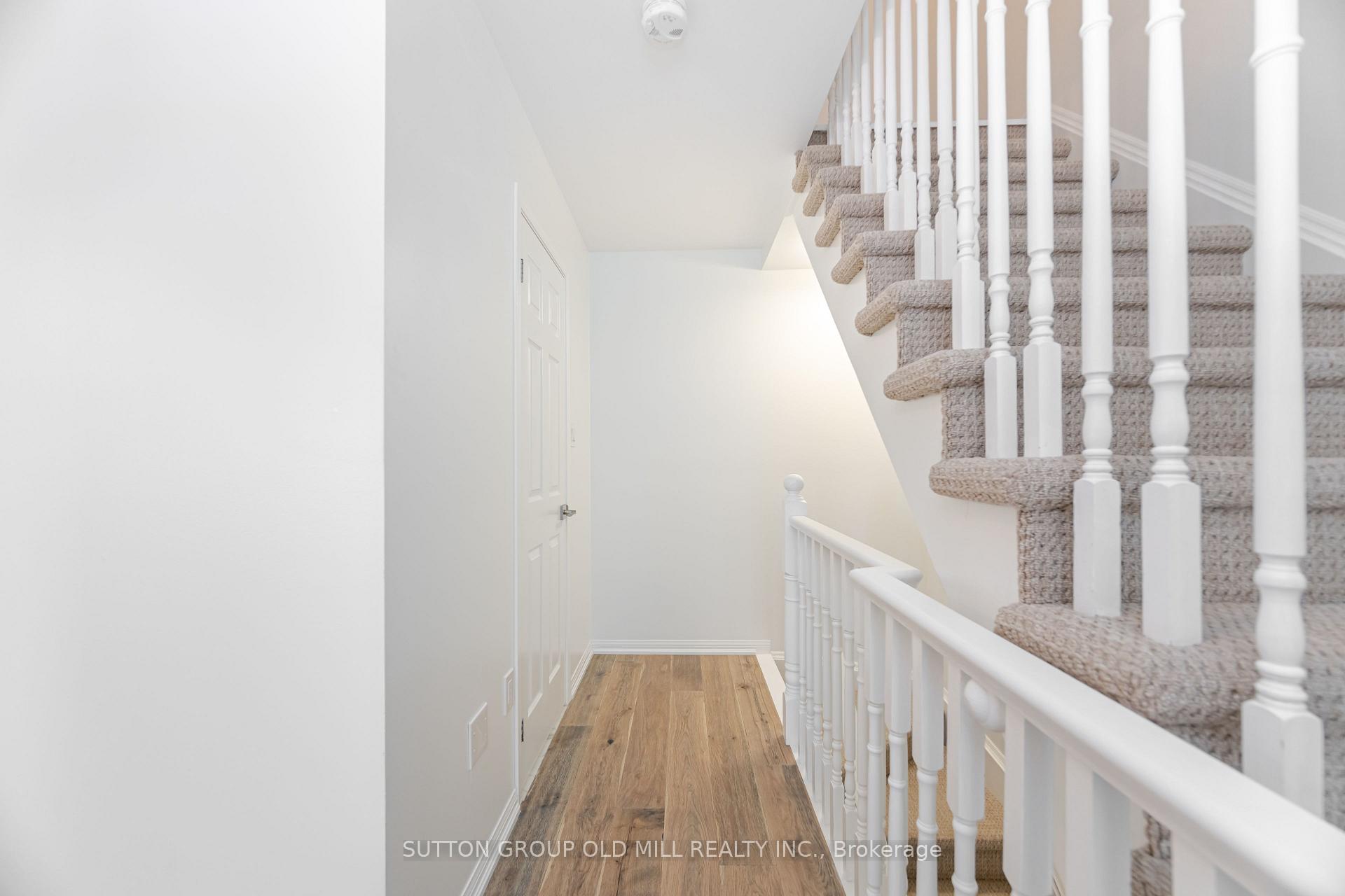 2 Bedrooms Condo at 3050 Rotary,  Burlington For sale