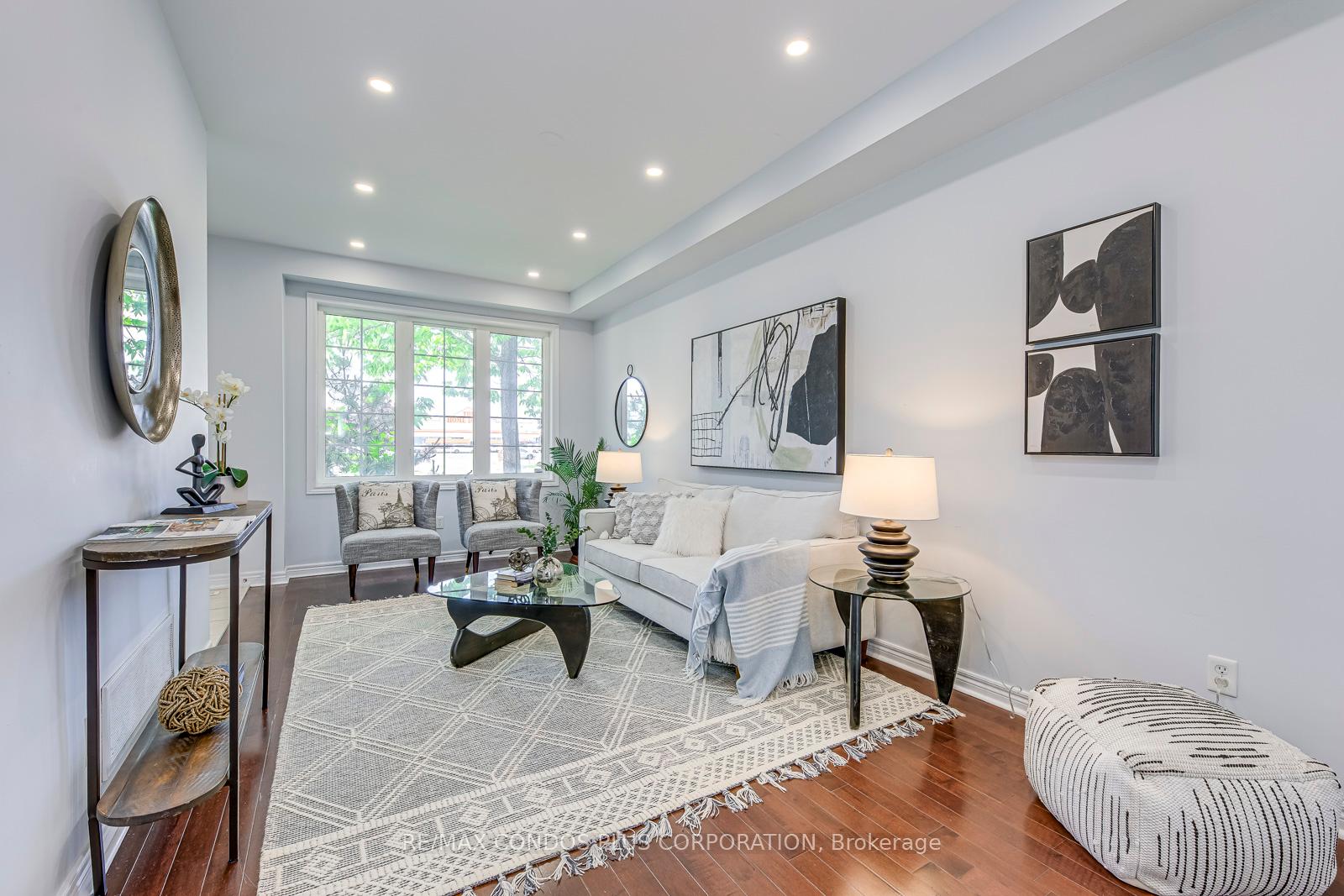 5 Bedrooms Condo at 1015 Galesway, Mississauga For sale