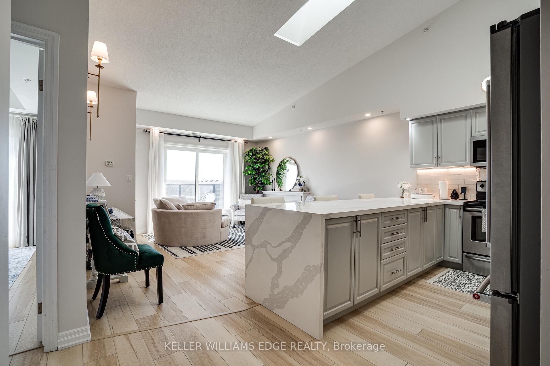 2 Bedrooms Condo at 170 Rockhaven,  Hamilton For sale