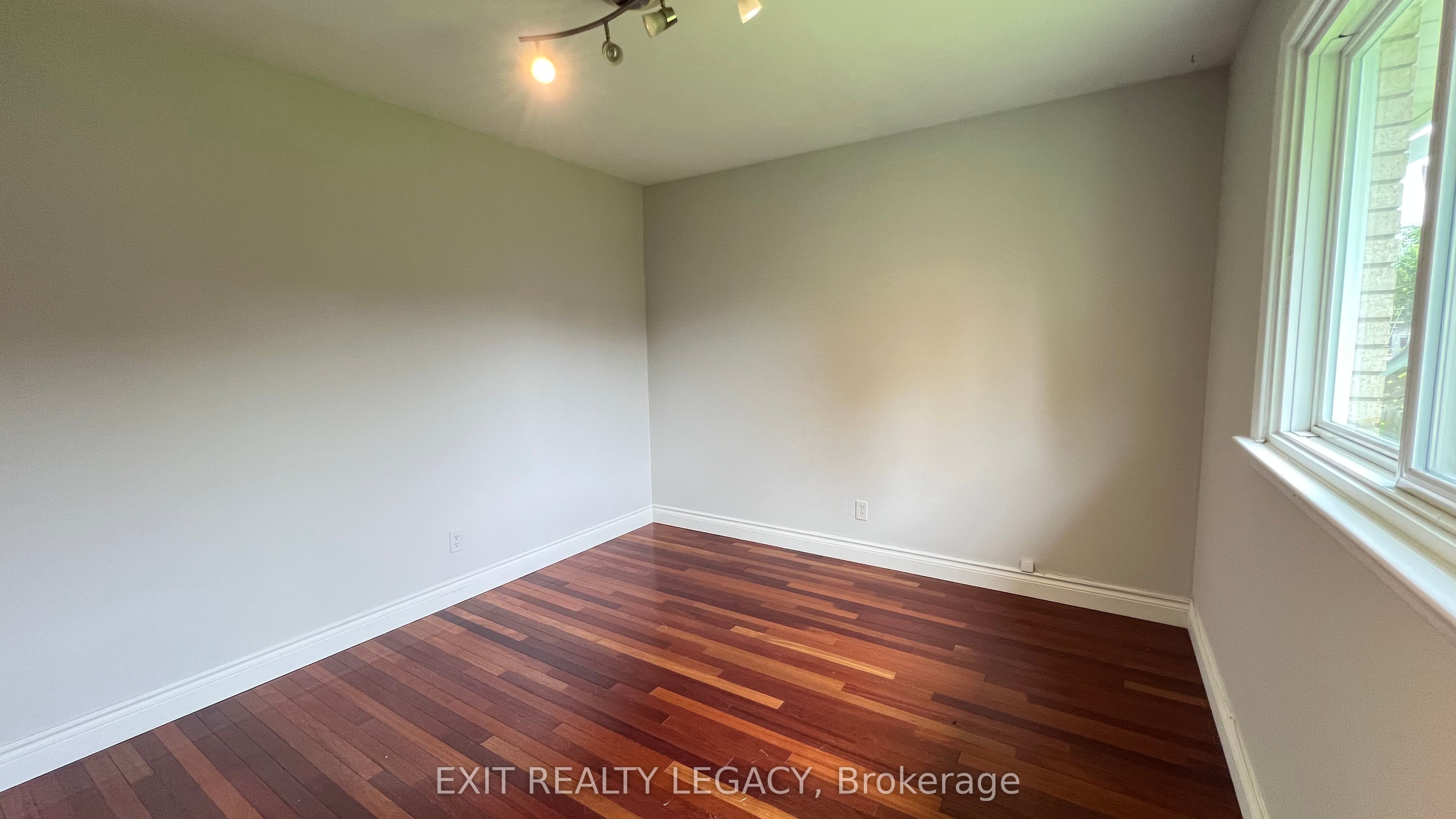 89 Bond Crescent