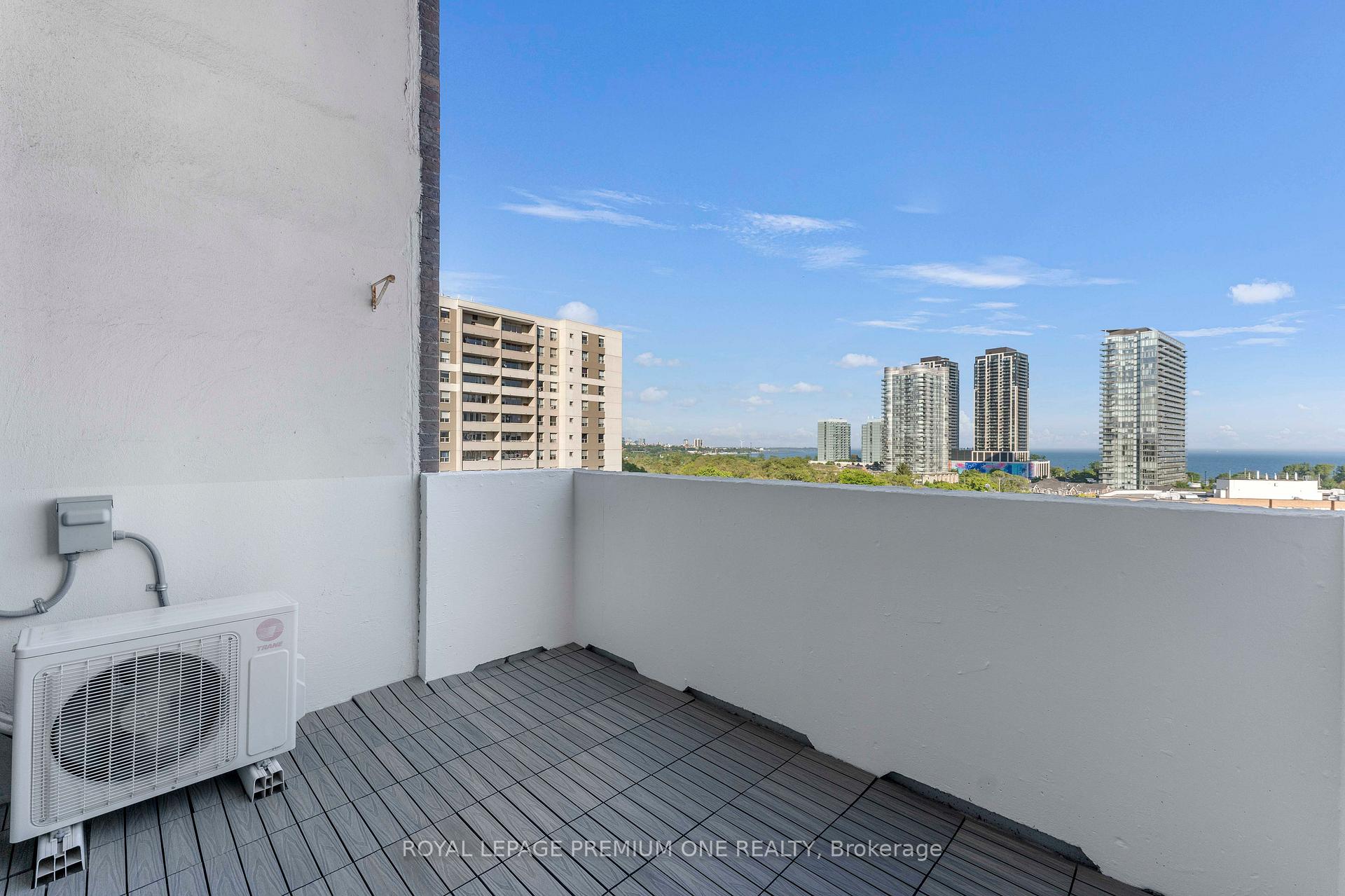 3 Bedrooms Condo at 60 Southport, Toronto For sale