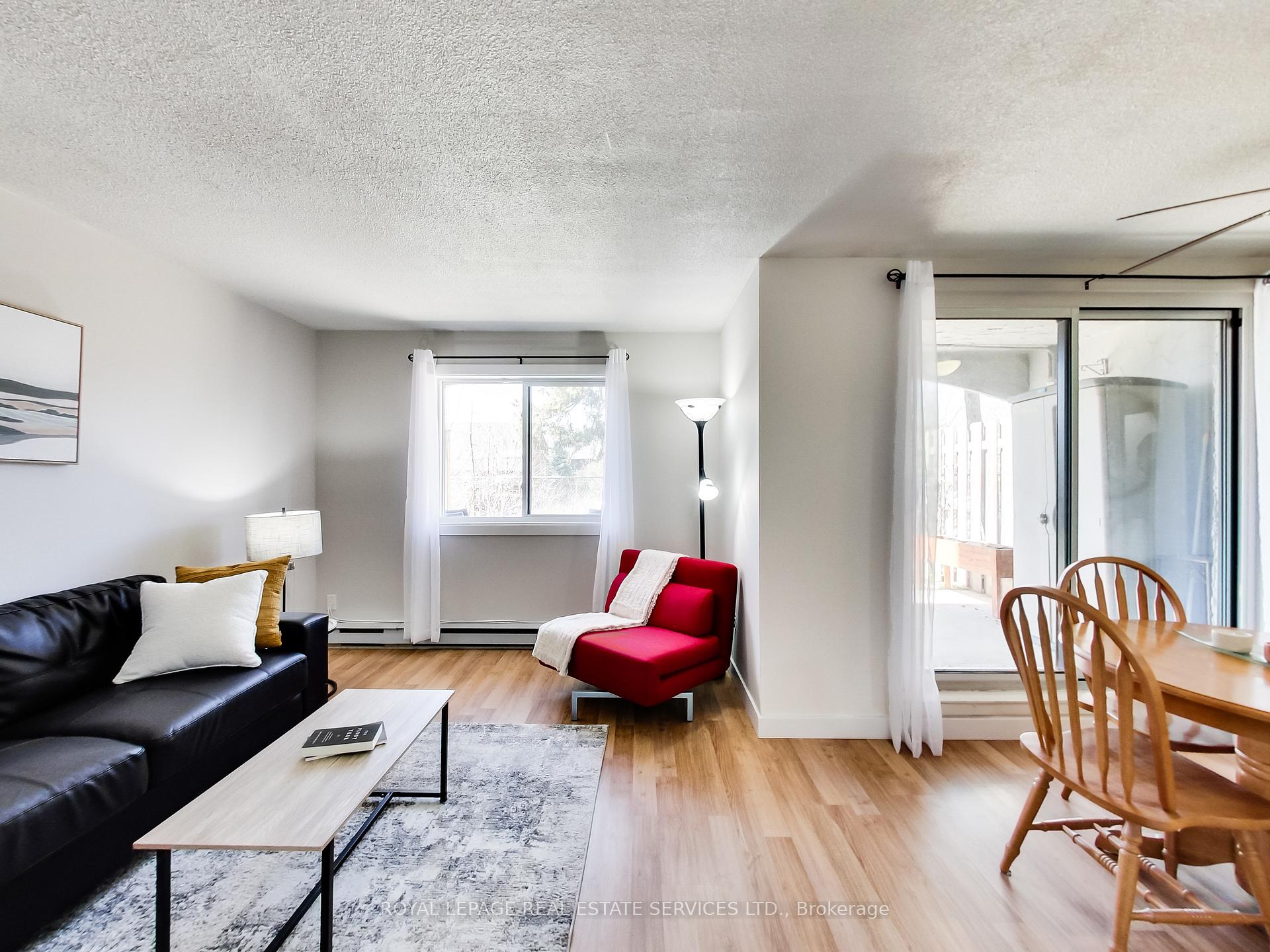 3 Bedrooms Condo at 1008 Falgarwood,  Oakville For sale