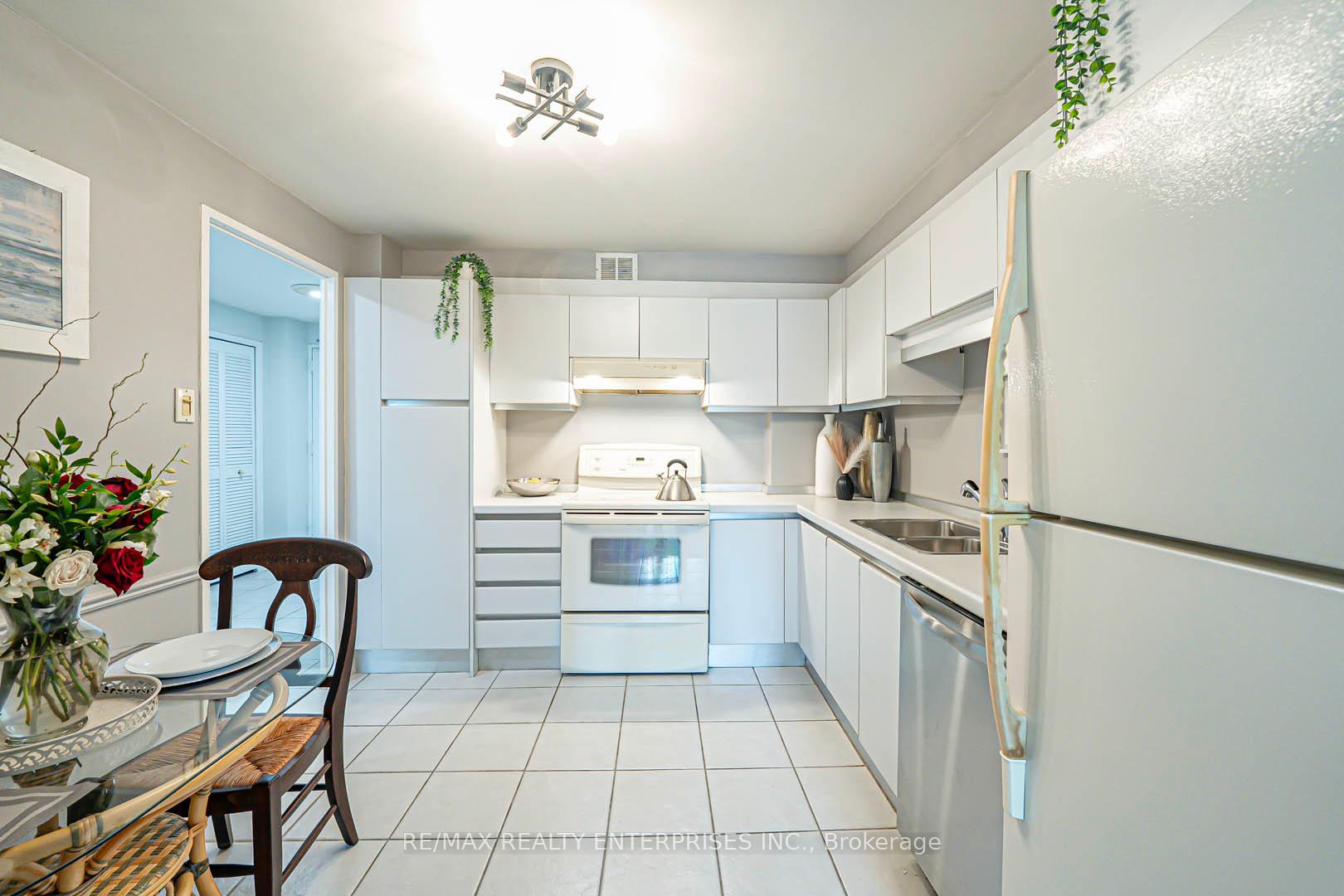 2 Bedrooms Condo at 1400 Dixie, Mississauga For sale