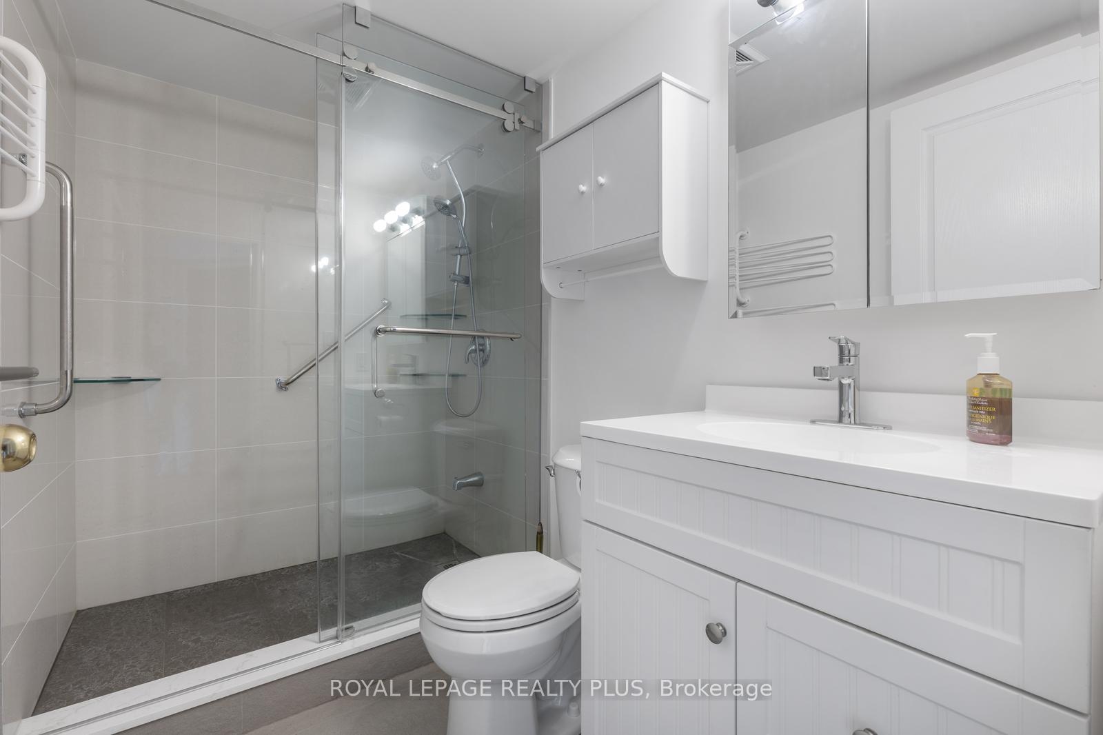 1 Bedroom Condo at 2545 Erin Centre,  Mississauga For sale