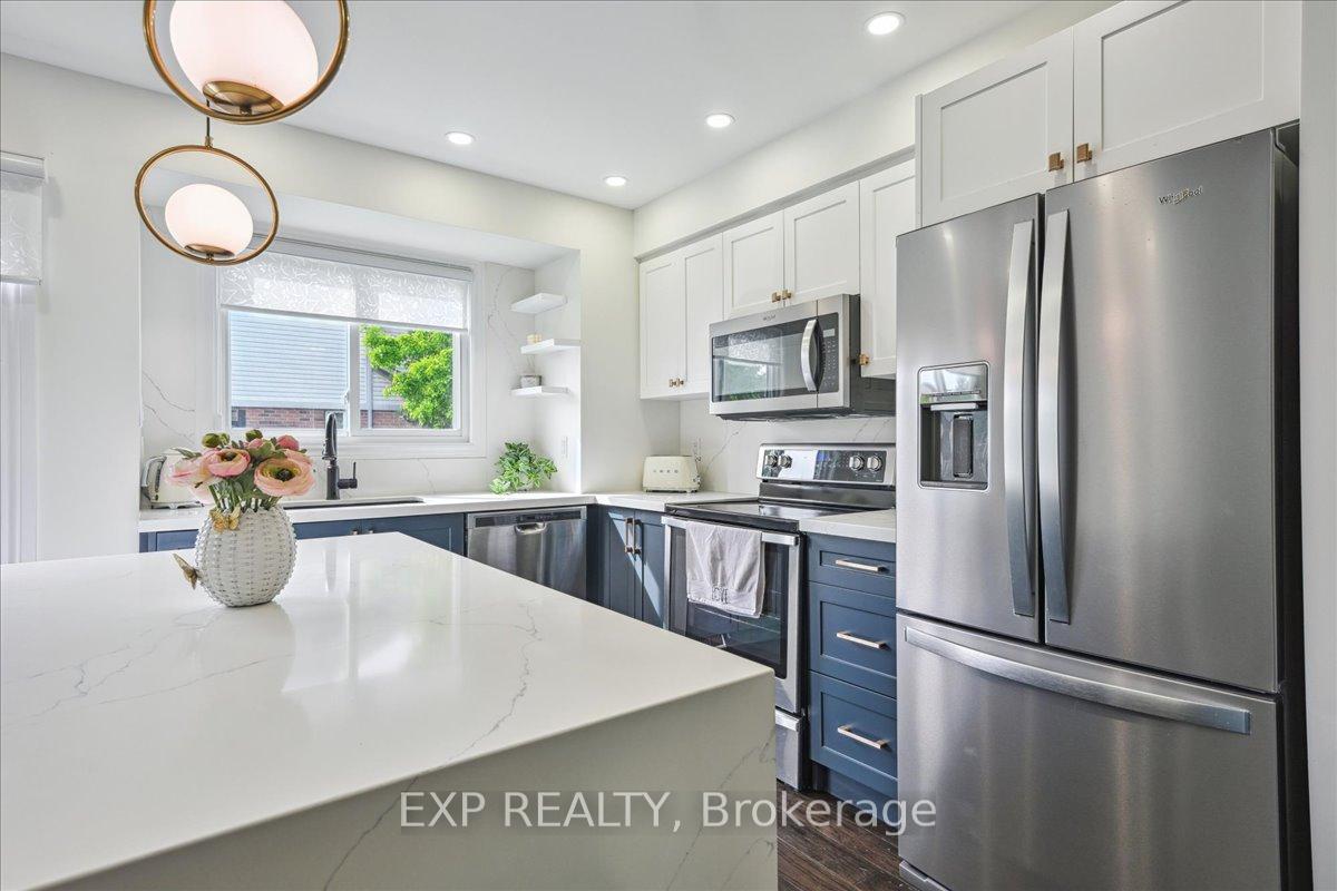 3 Bedrooms Condo at 2920 Headon Forest, Burlington For sale