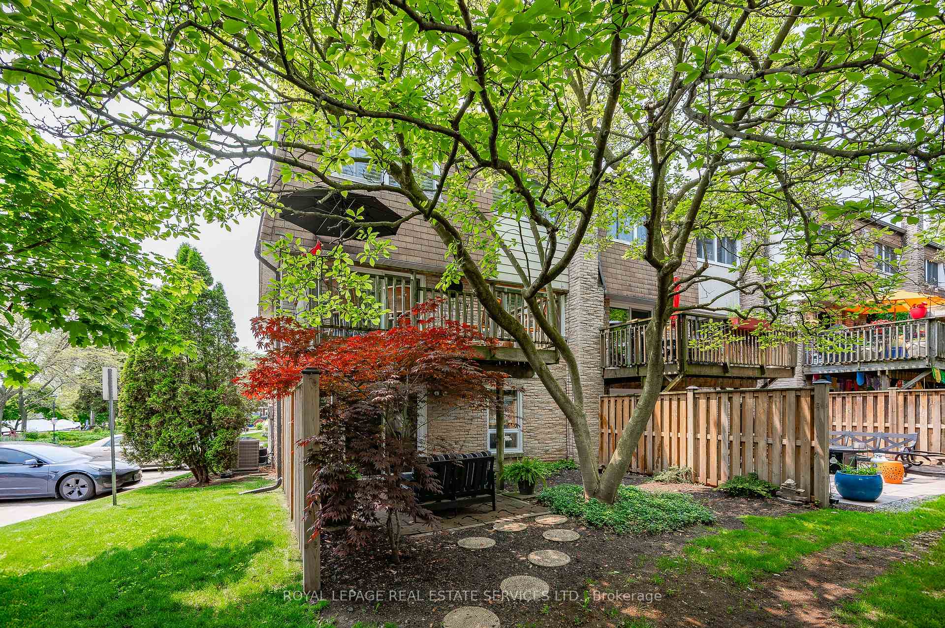 3 Bedrooms Condo at 2098 Marine, Oakville For sale
