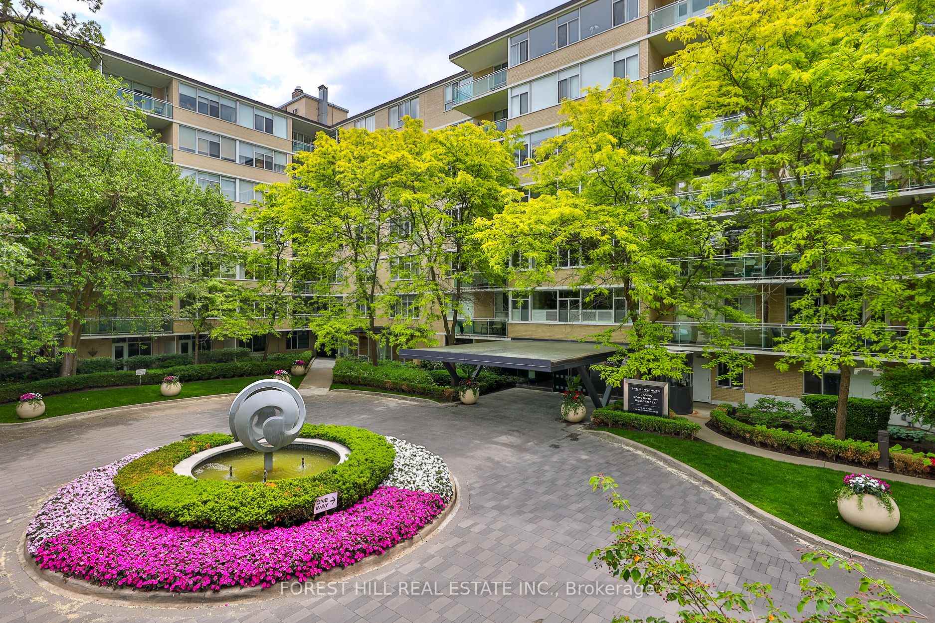 2 Bedrooms Condo at 1 Benvenuto, Toronto For sale