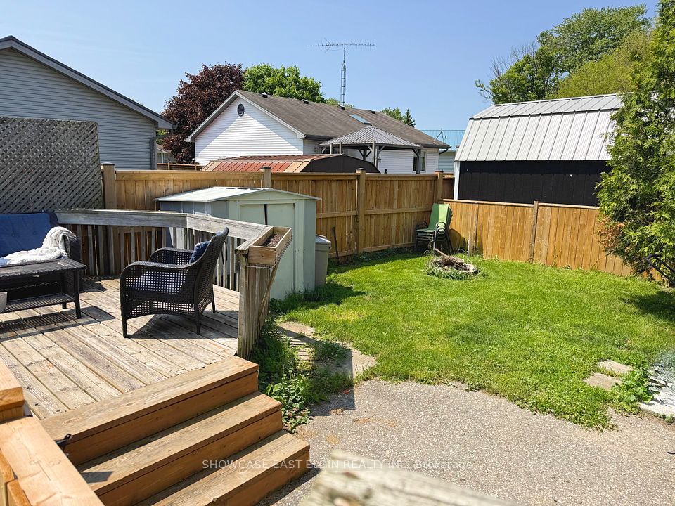 28 Melanie Drive, Aylmer, ON N5H 3G6