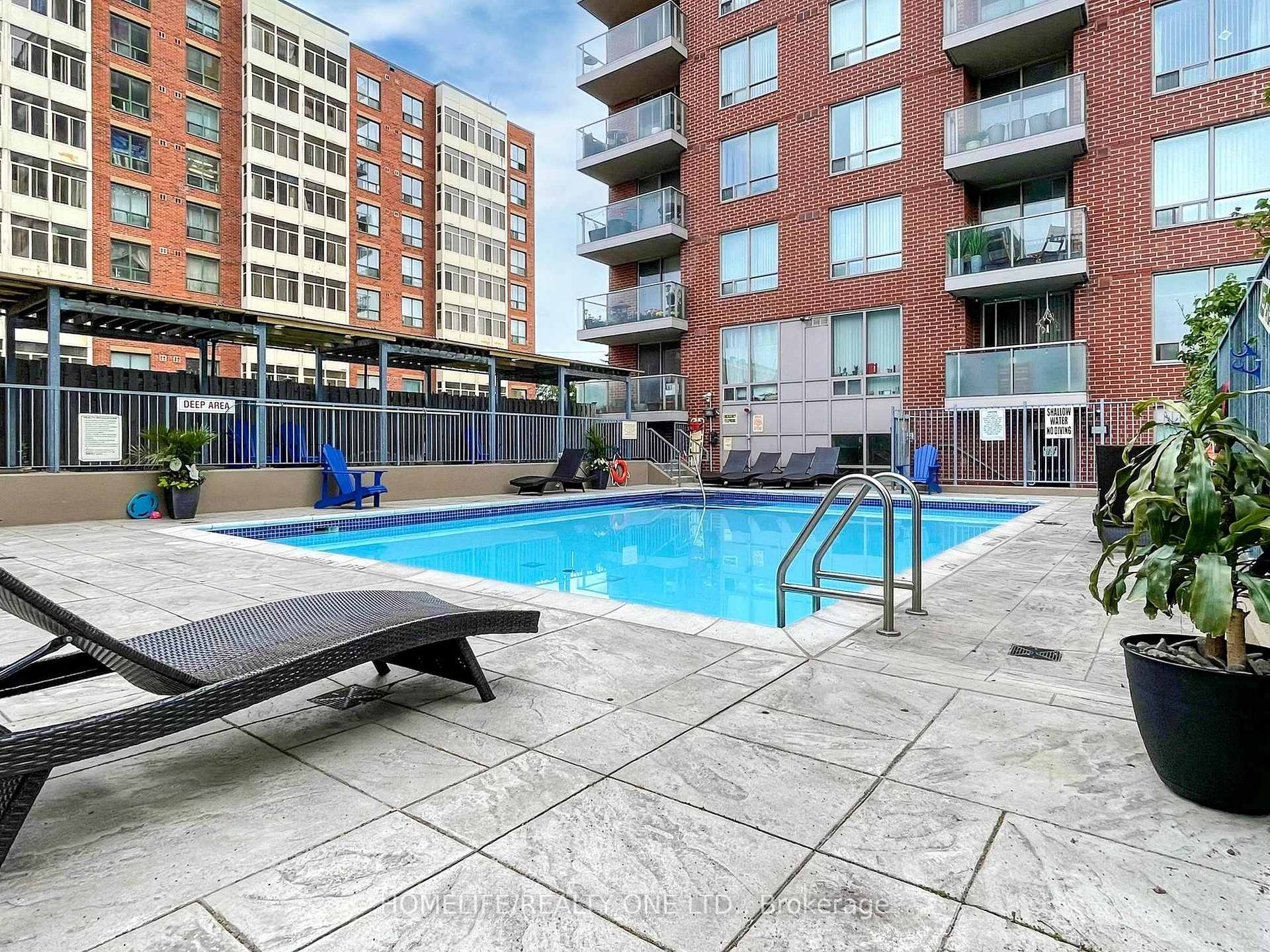 3 Bedrooms Condo at 21 Ruttan, Toronto For sale