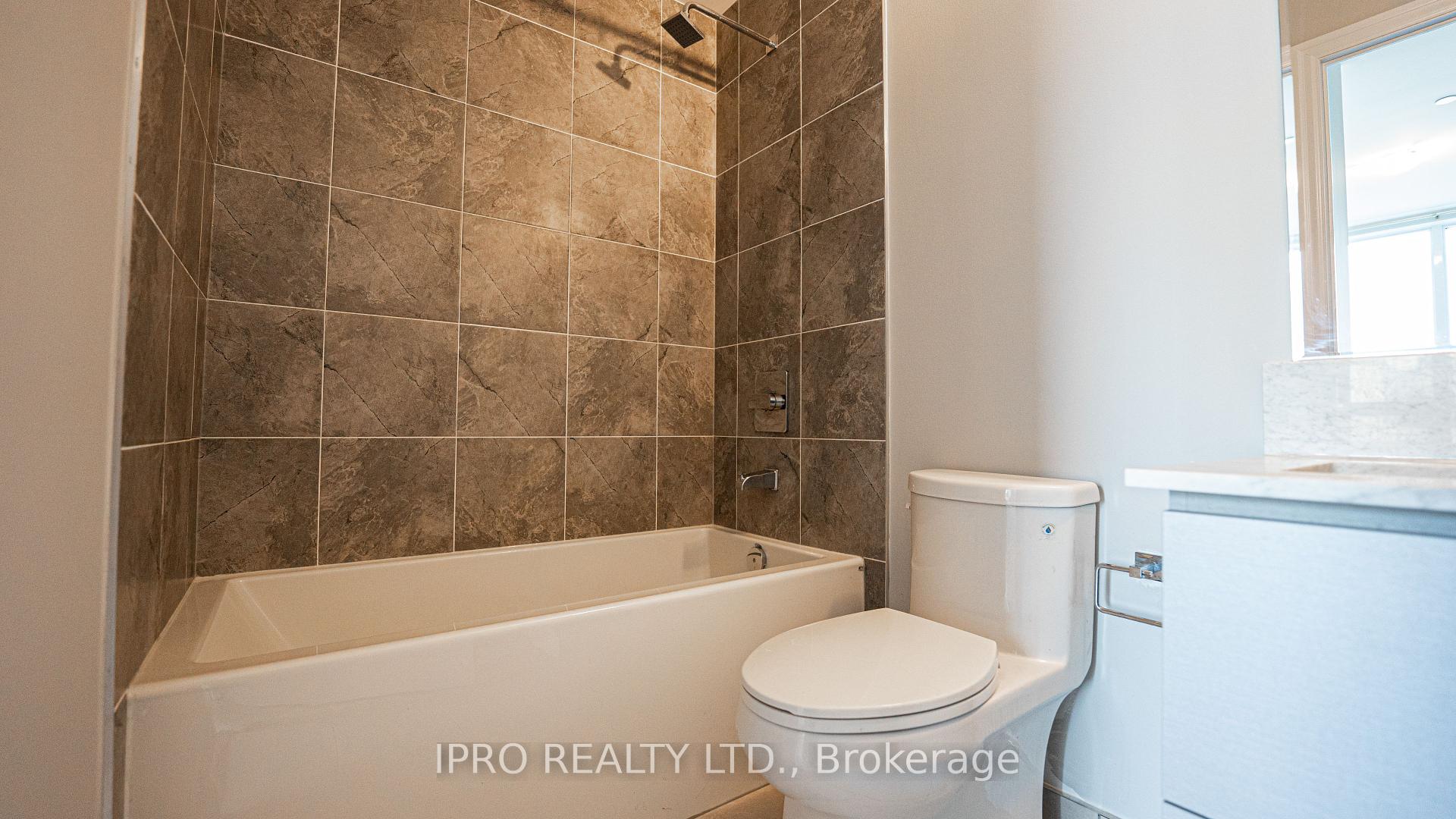 2 Bedrooms Condo at 36 Elm Dr W, Mississauga For sale
