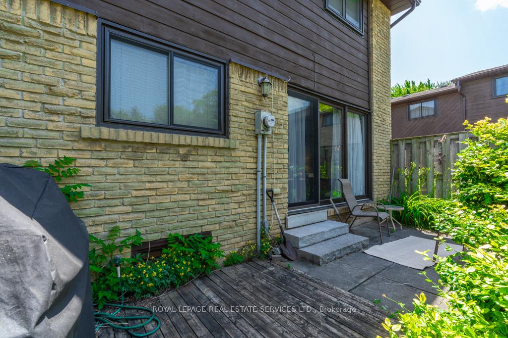 4 Bedrooms Condo at 584 Forestwood, Burlington For sale