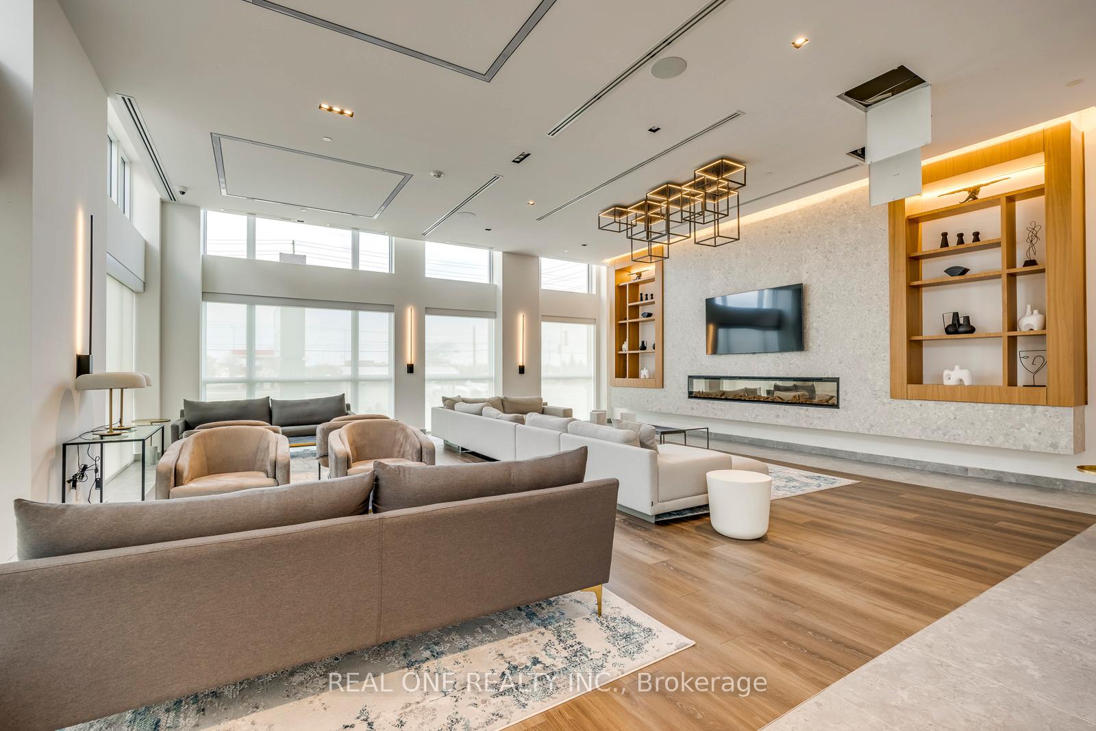 3 Bedrooms Condo at 509 Dundas, Oakville For sale