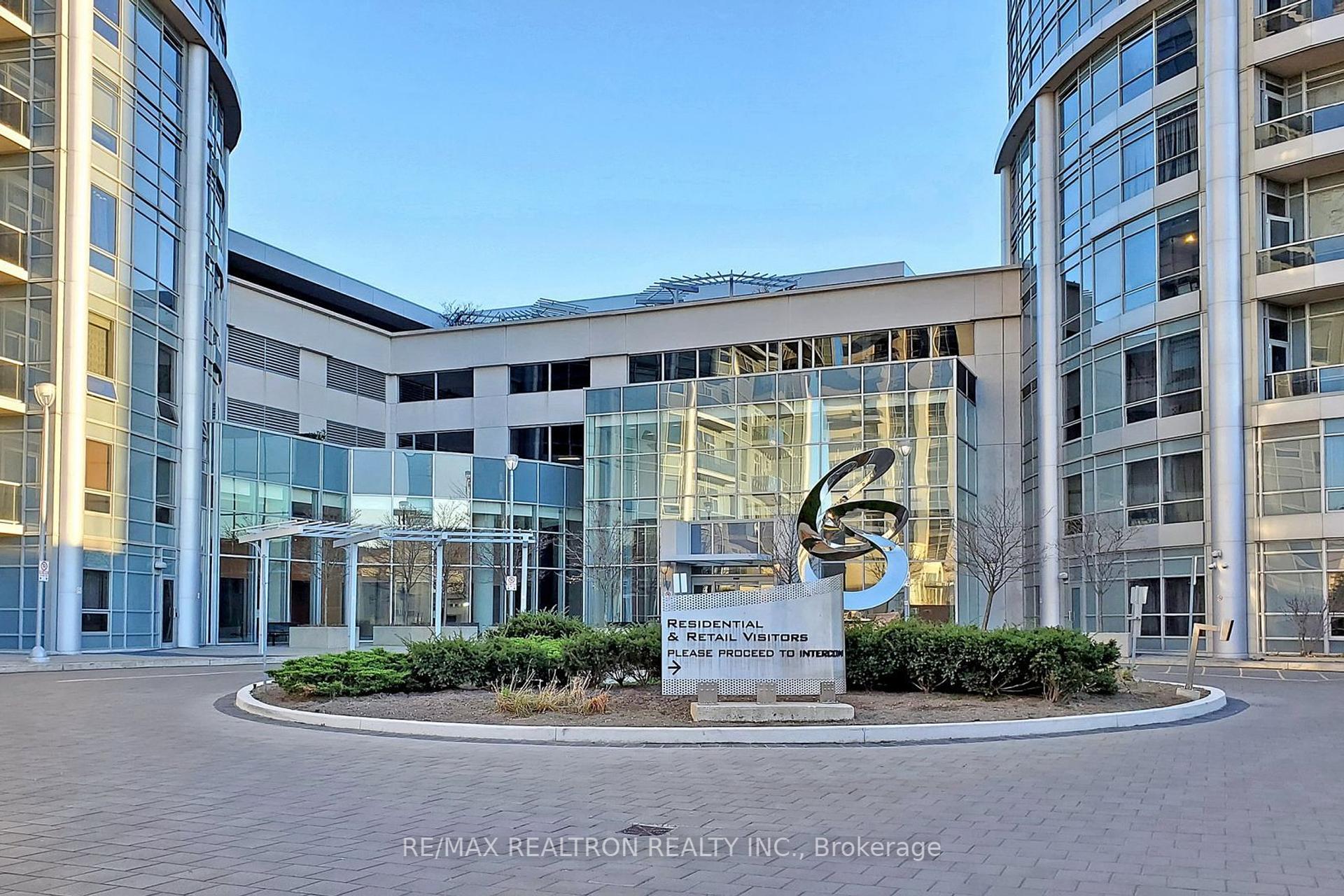 2 Bedrooms Condo at 125 Village Green, Toronto For sale