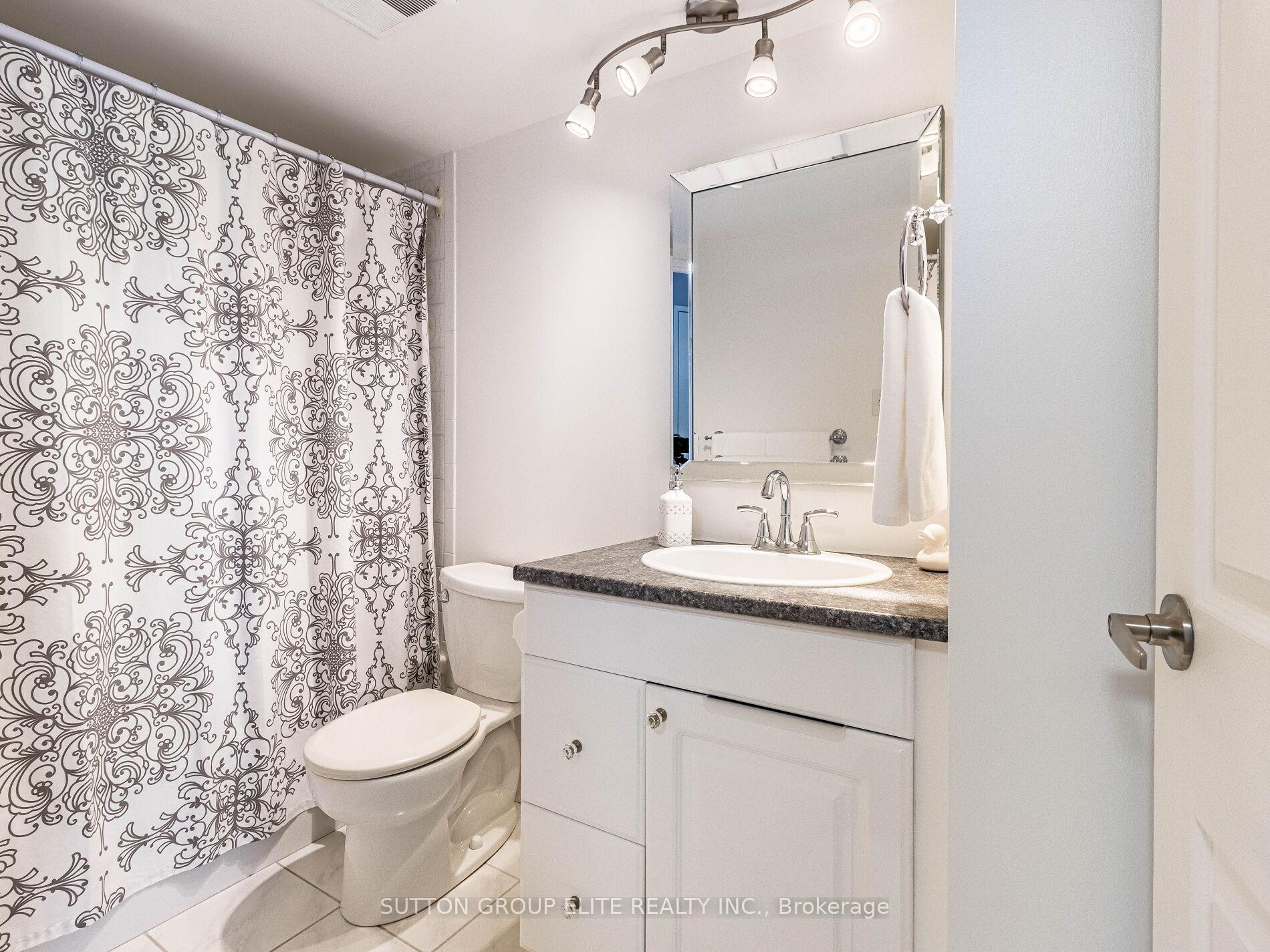 2 Bedrooms Condo at 50 Elm, Mississauga For sale