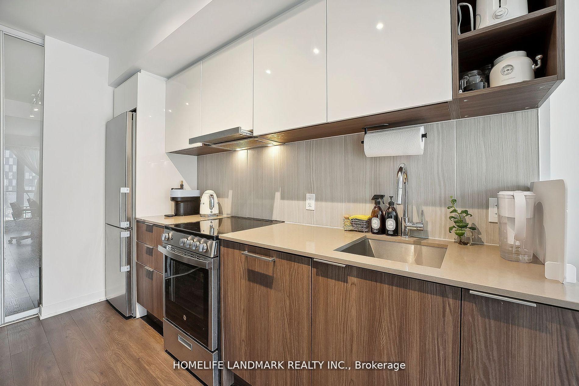 3 Bedrooms Condo at 31 Tippett,  Toronto For sale