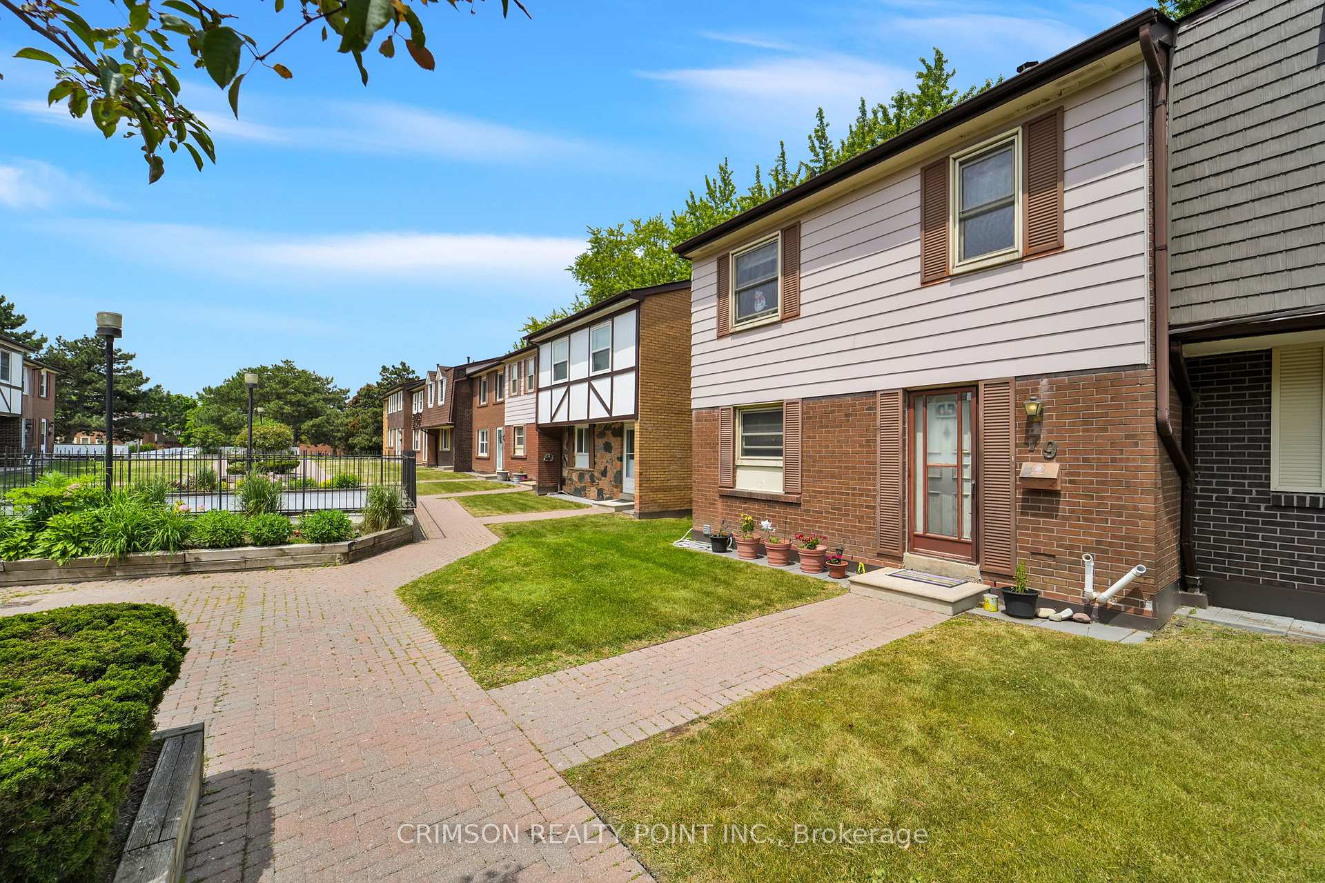 3 Bedrooms Condo at 25 Brimwood, Toronto For sale