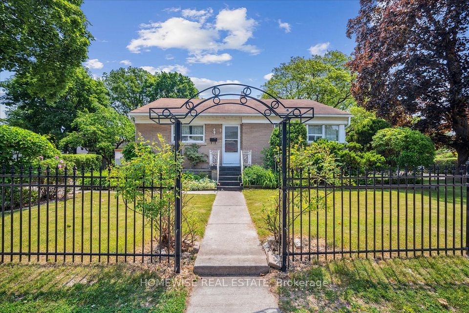 2182 Courtland