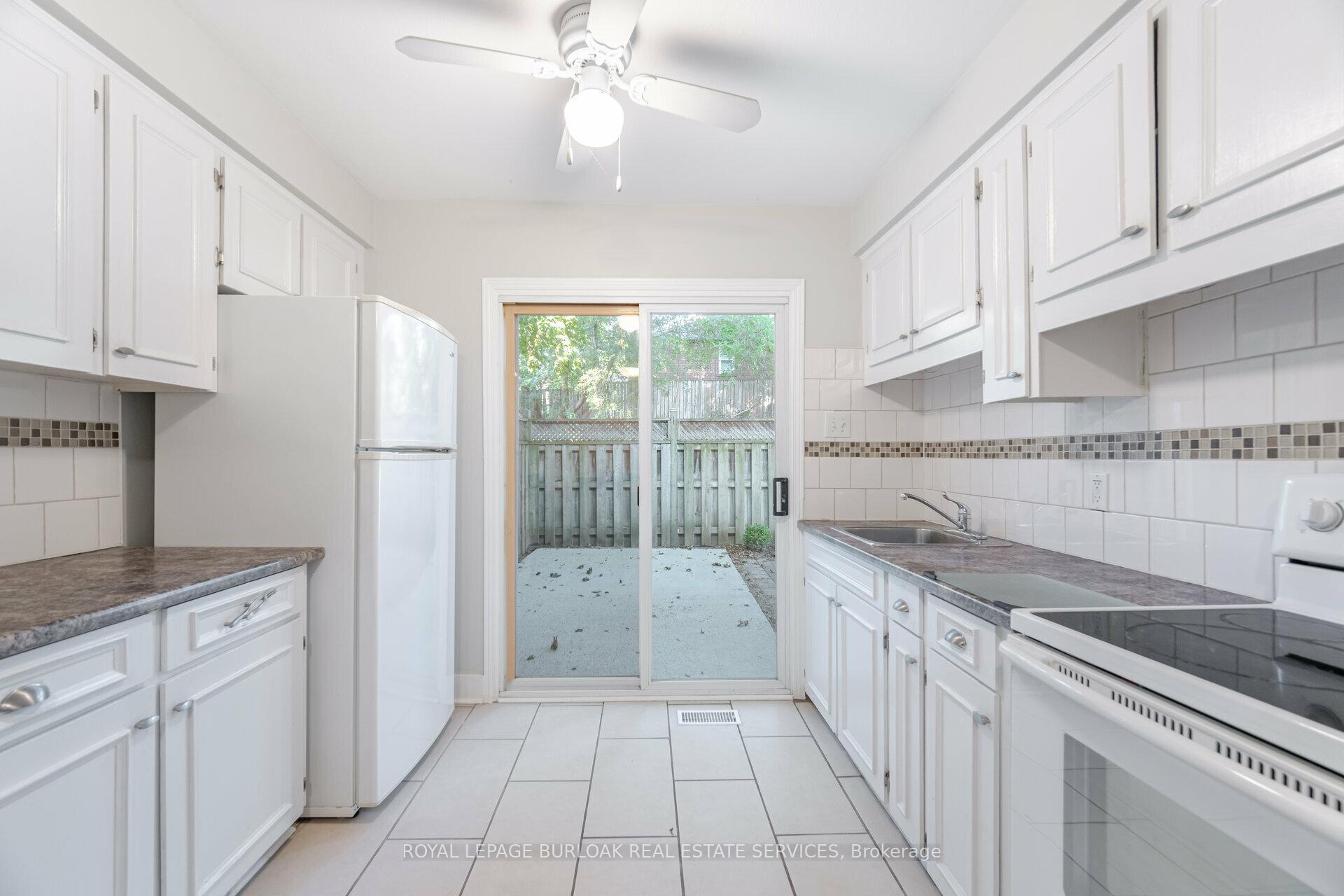 2 Bedrooms Condo at 1116 Homewood, Burlington For sale