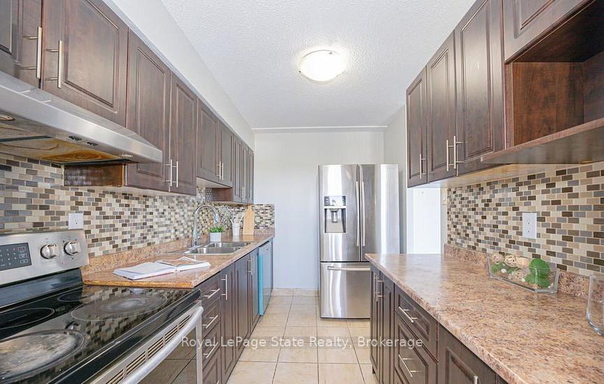 3 Bedrooms Condo at 1050 Stainton,  Mississauga For sale
