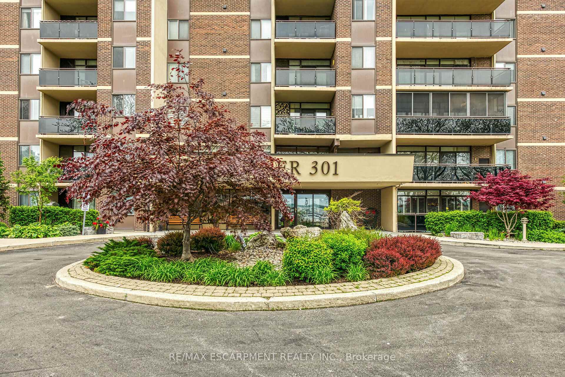 3 Bedrooms Condo at 301 Frances, Hamilton For sale