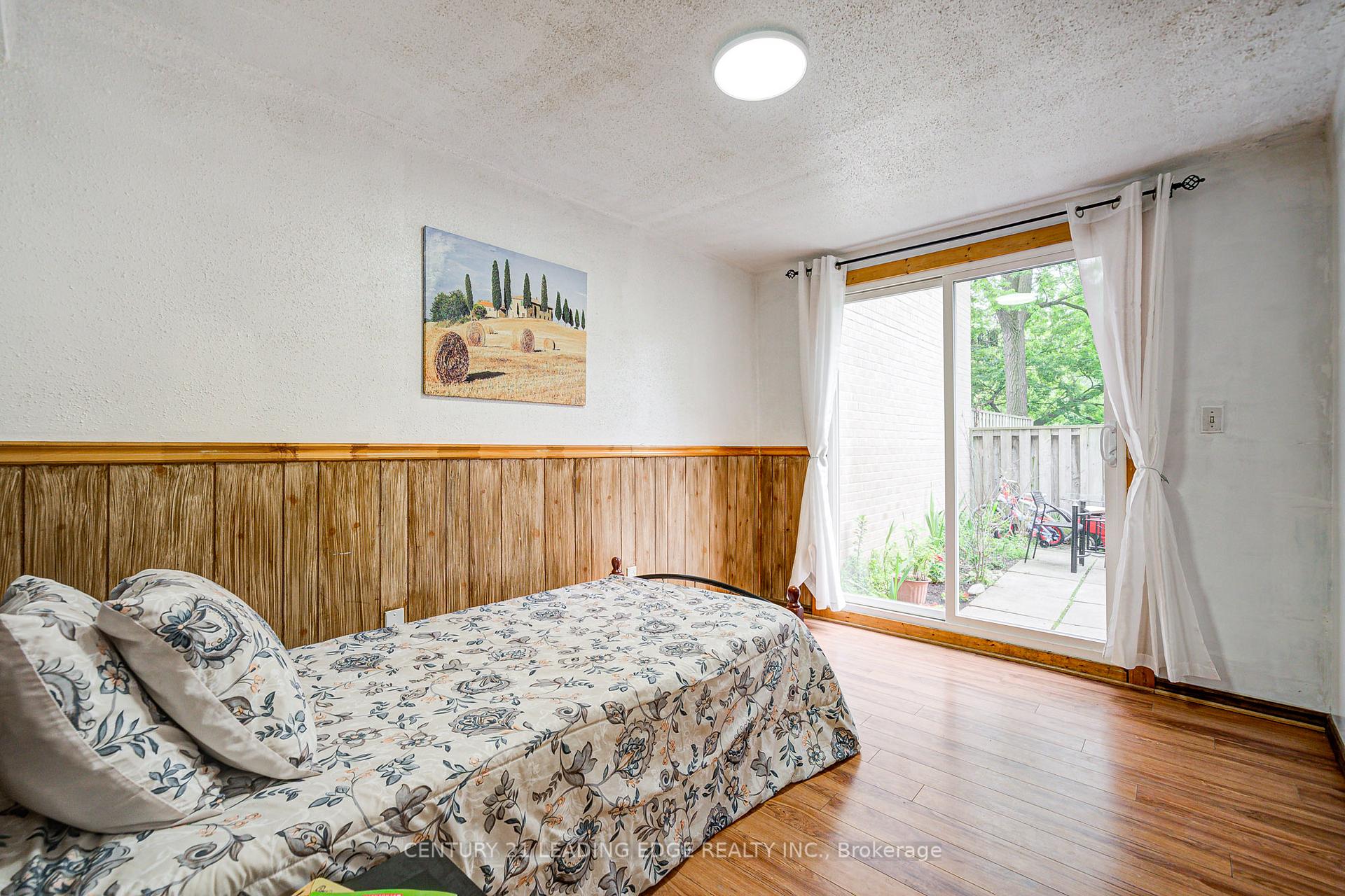 5 Bedrooms Condo at 25 Collinsgrove, Toronto For sale
