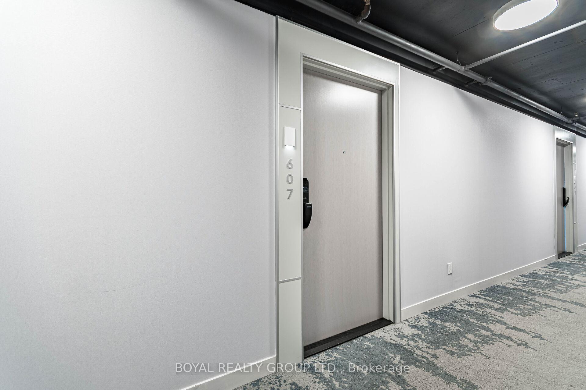2 Bedrooms Condo at 3200 Dakota Common, Burlington For sale