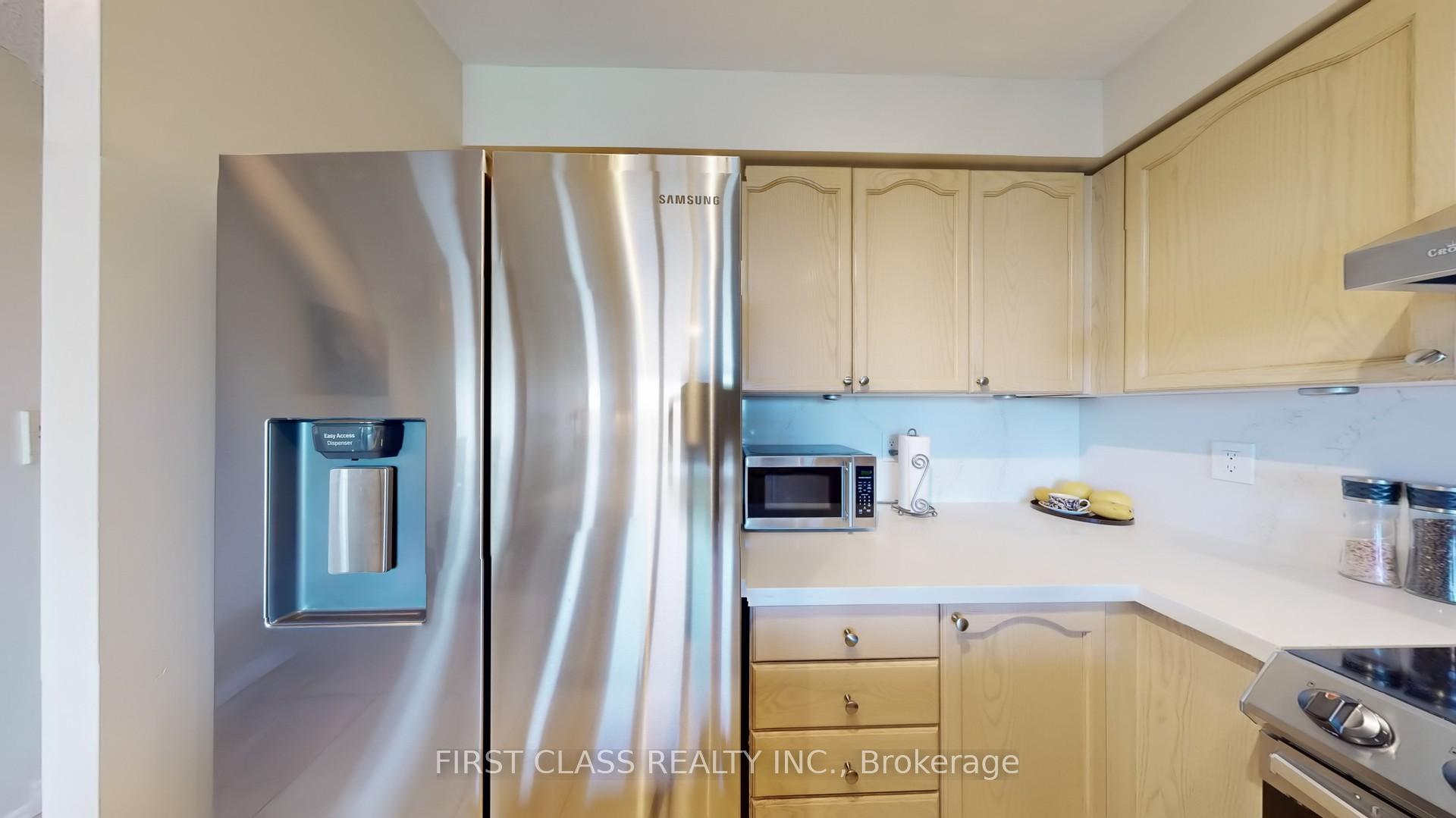 2 Bedrooms Condo at 2585 Erin Centre, Mississauga For sale