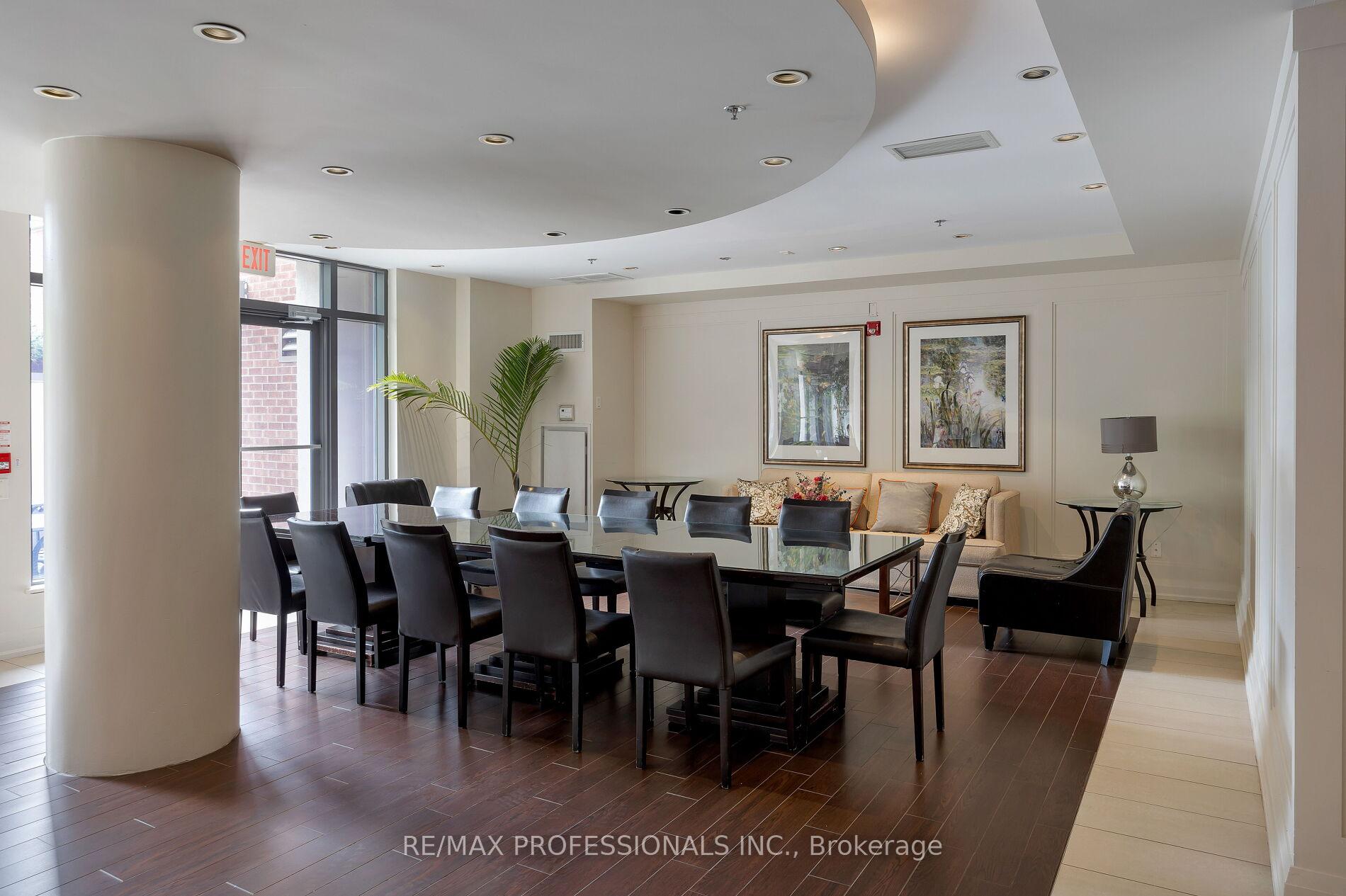 3 Bedrooms Condo at 9 Burnhamthorpe, Toronto For sale