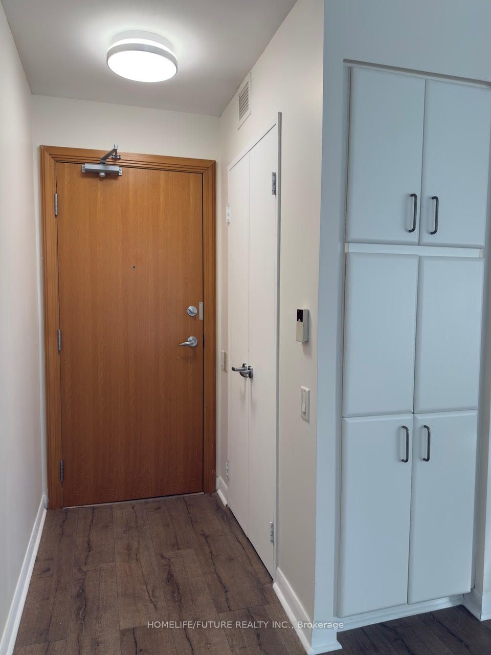 33 Sheppard Avenue E, #806