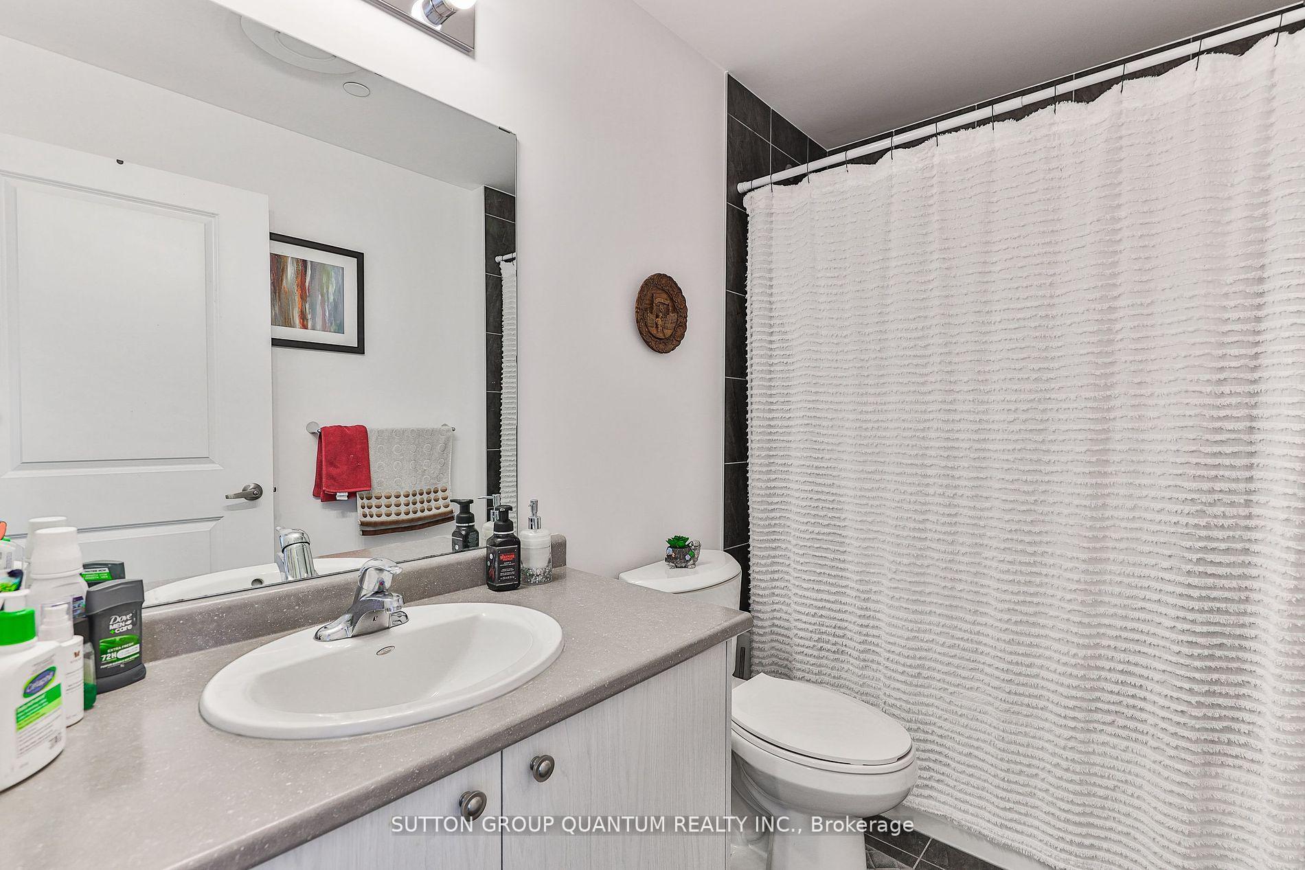 2 Bedrooms Condo at 470 Dundas, Hamilton For sale