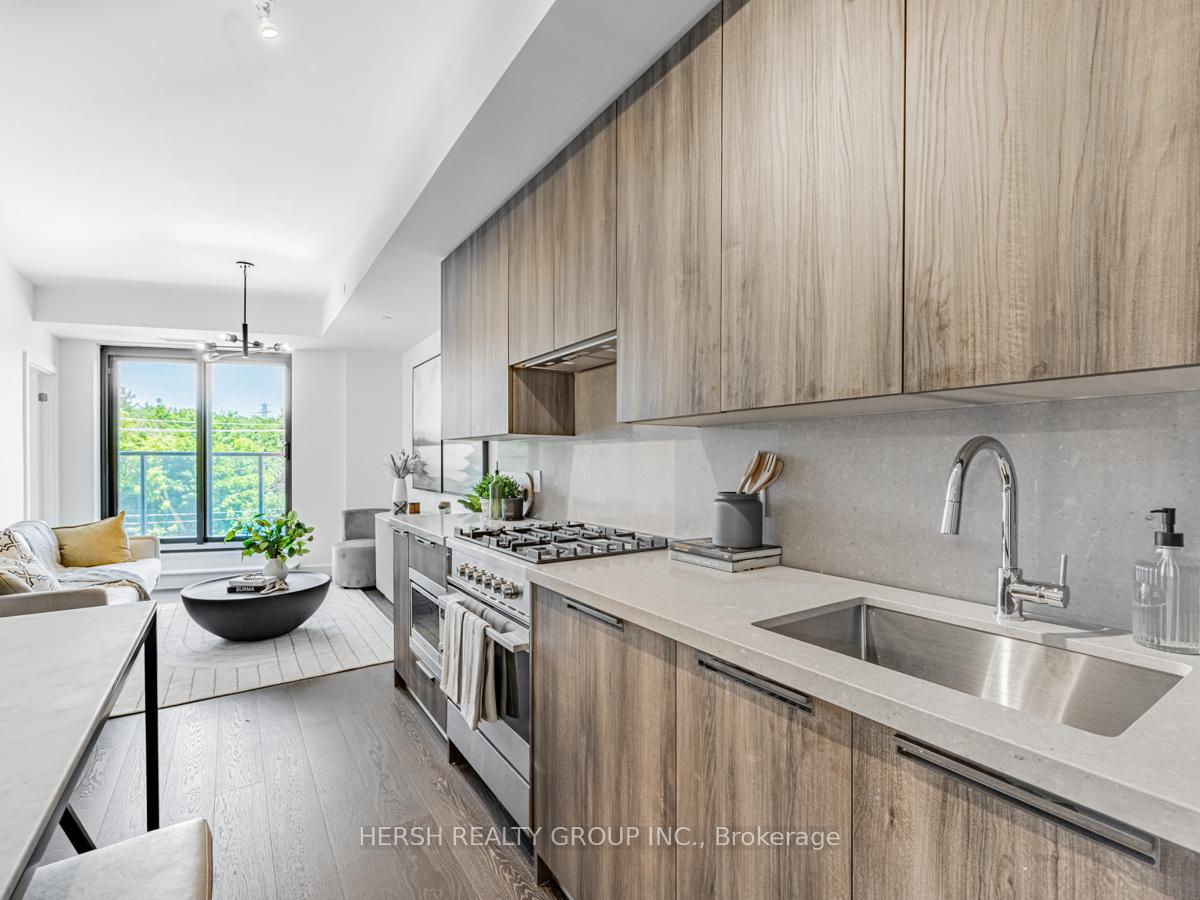 2 Bedrooms Condo at 160 Kingsway,  Toronto For sale