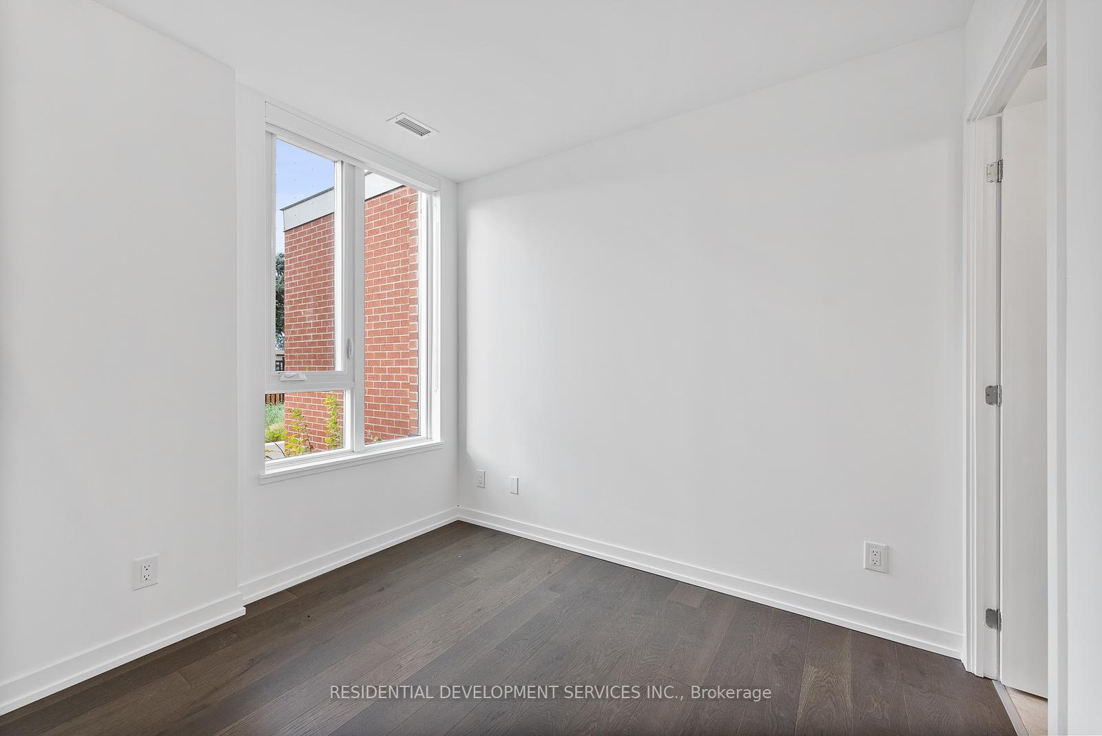 4 Bedrooms Condo at 15 Maryport,  Toronto For sale